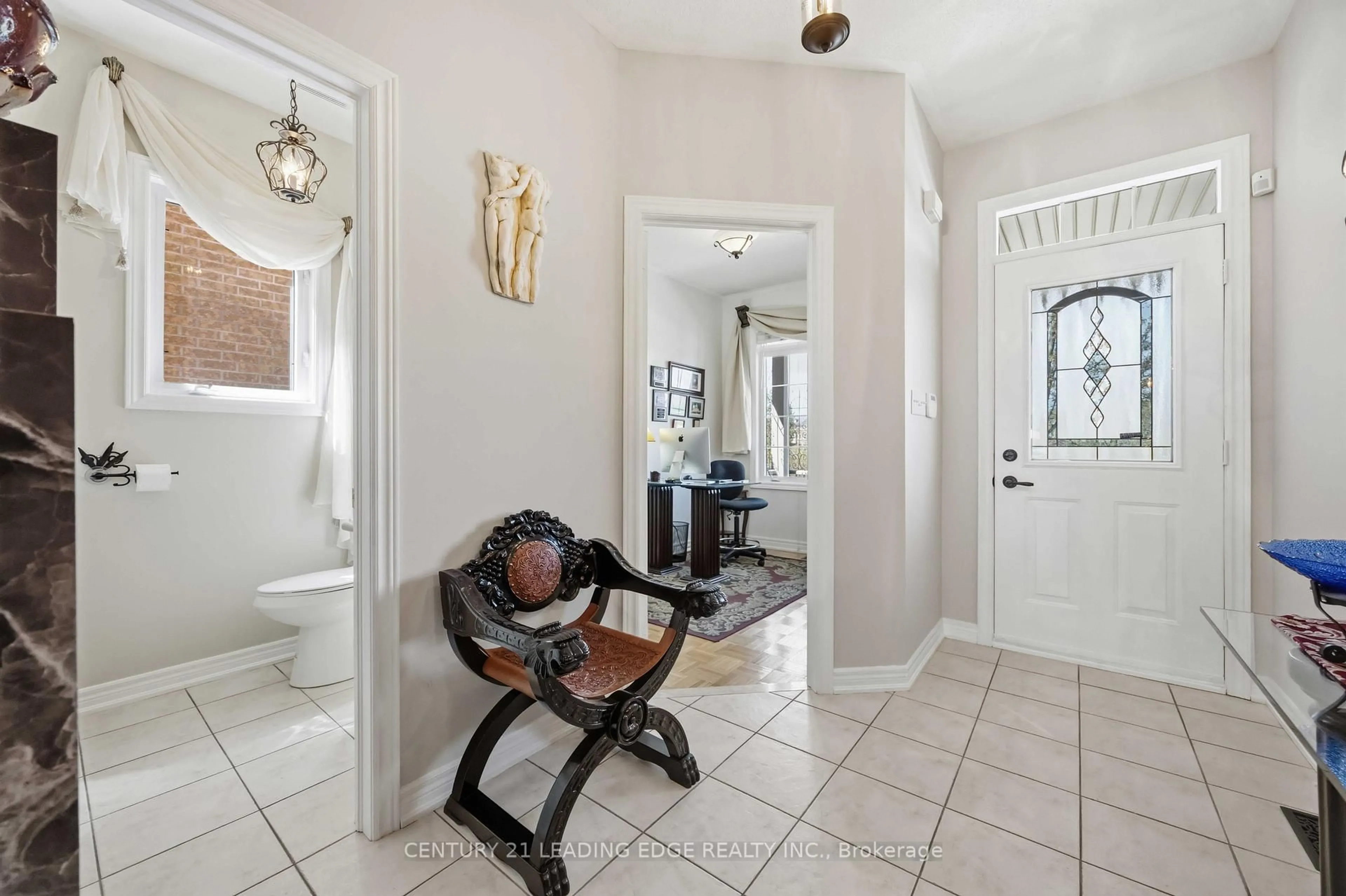 Indoor entryway for 156 Landsdown Cres, Markham Ontario L6E 1M5
