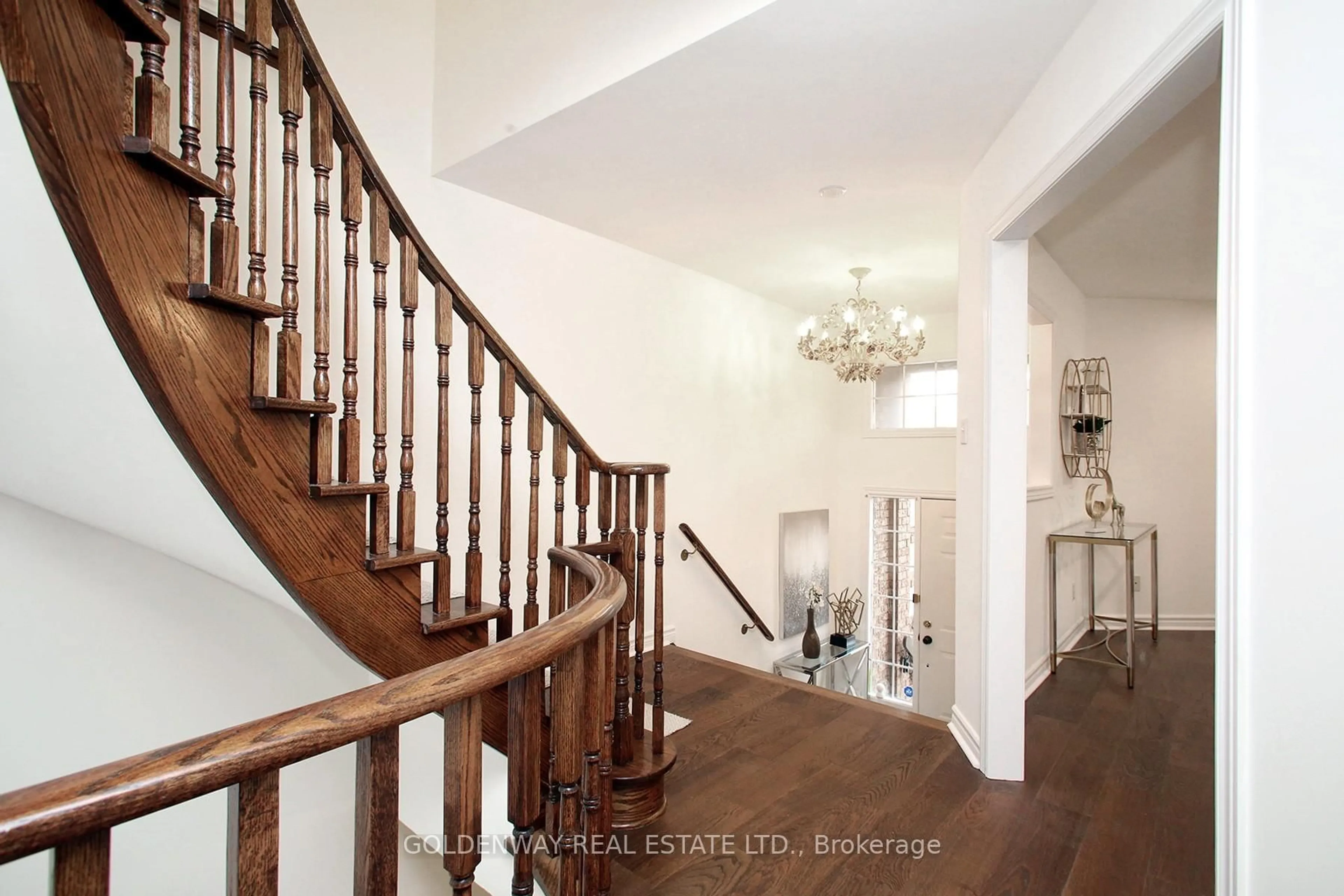 Unknown for 6 Royal Manor Cres, Richmond Hill Ontario L4B 3N5