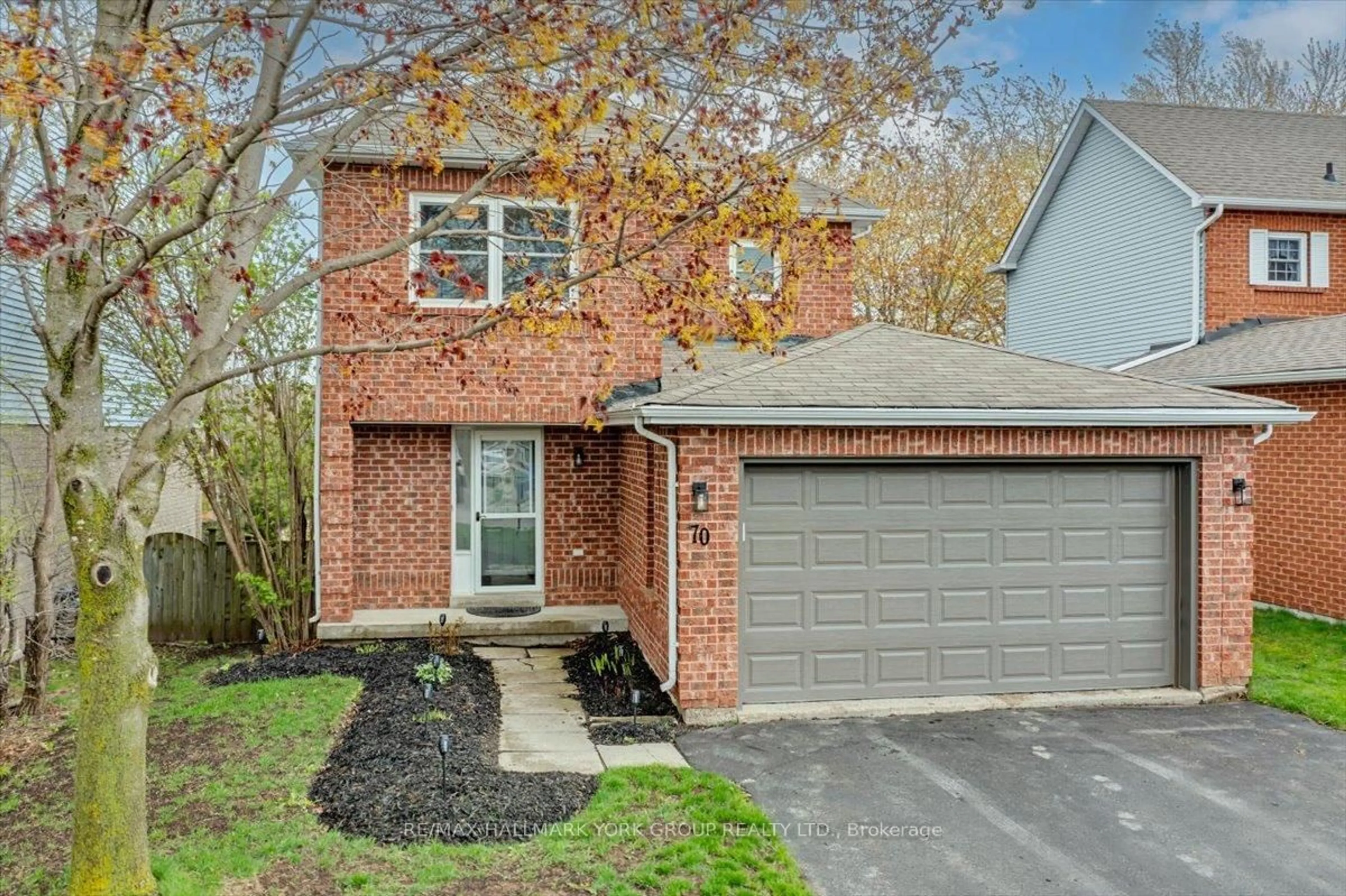 Home with brick exterior material, street for 70 Kyle Cres, Georgina Ontario L4P 3P6
