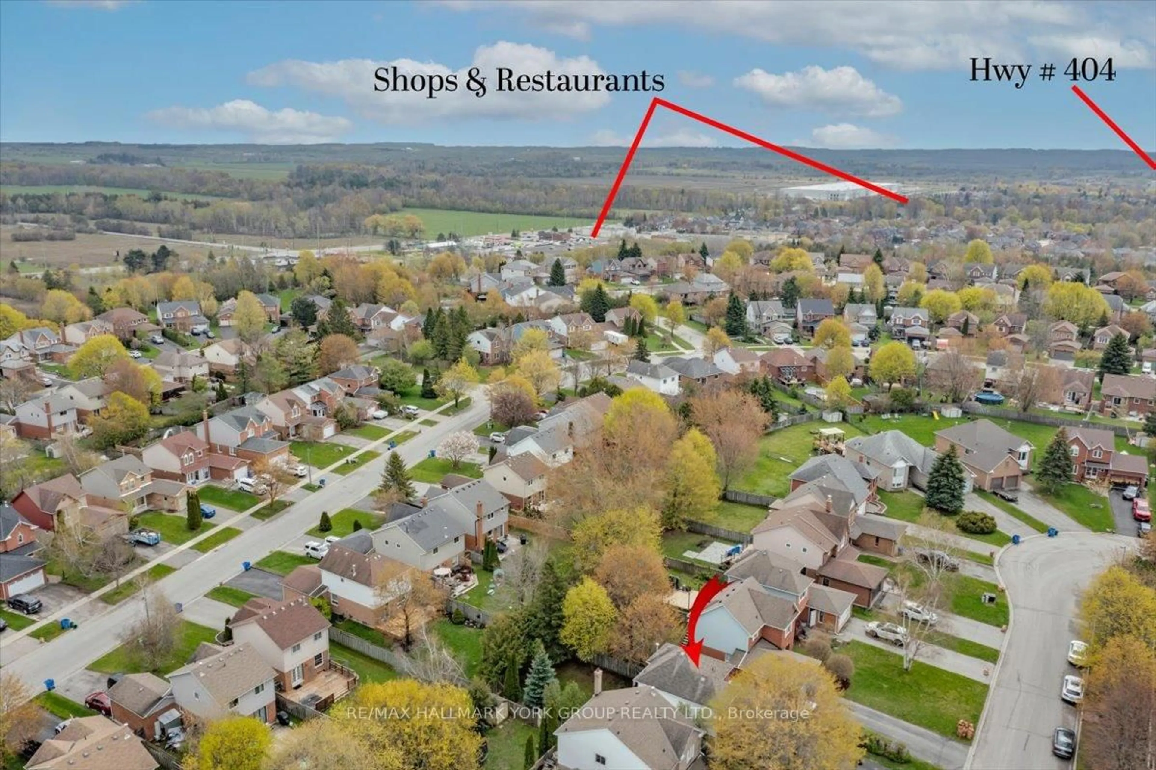 A pic from outside/outdoor area/front of a property/back of a property/a pic from drone, street for 70 Kyle Cres, Georgina Ontario L4P 3P6