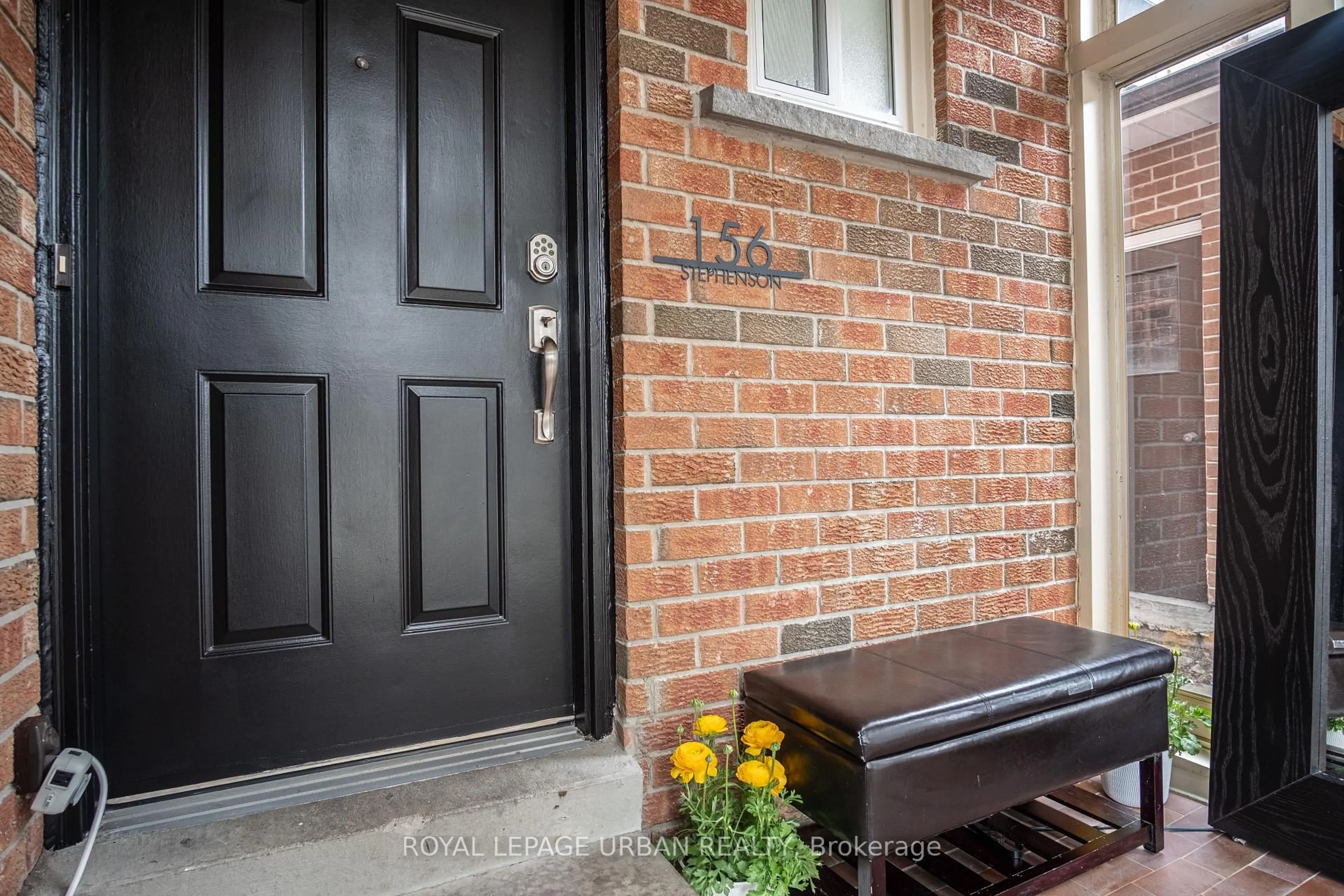 Indoor entryway for 156 Stephenson Cres, Richmond Hill Ontario L4C 5W1