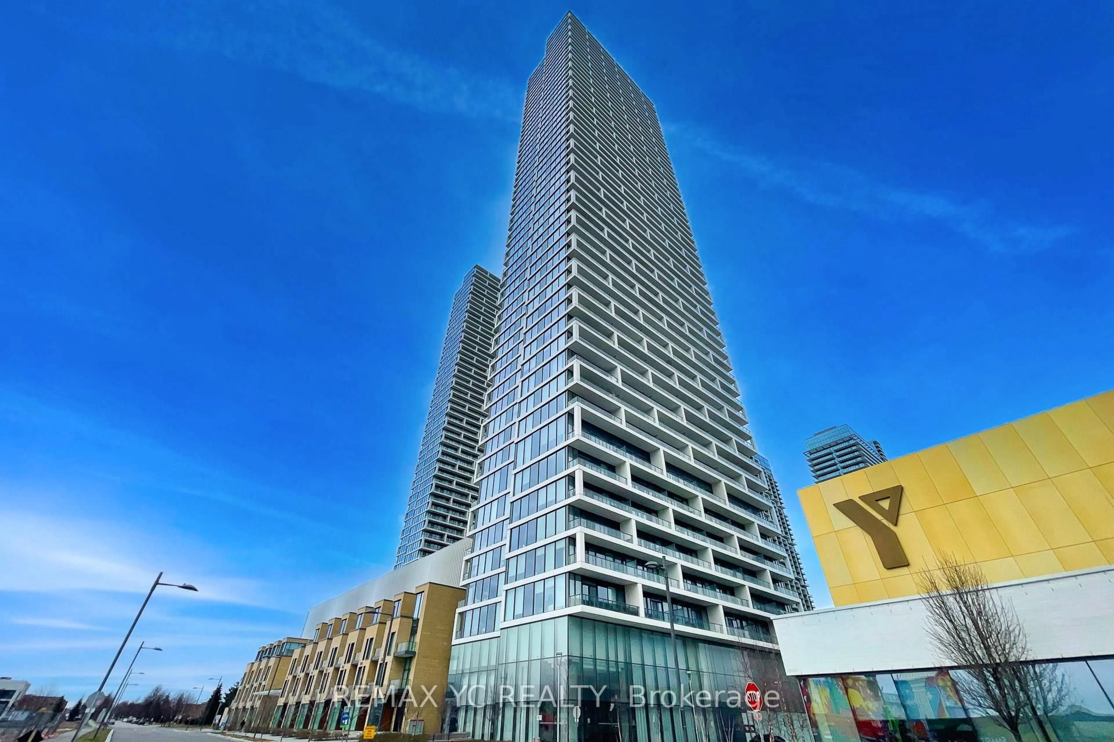 Indoor foyer for 5 Buttermill Ave #2709, Vaughan Ontario L4K 0J5