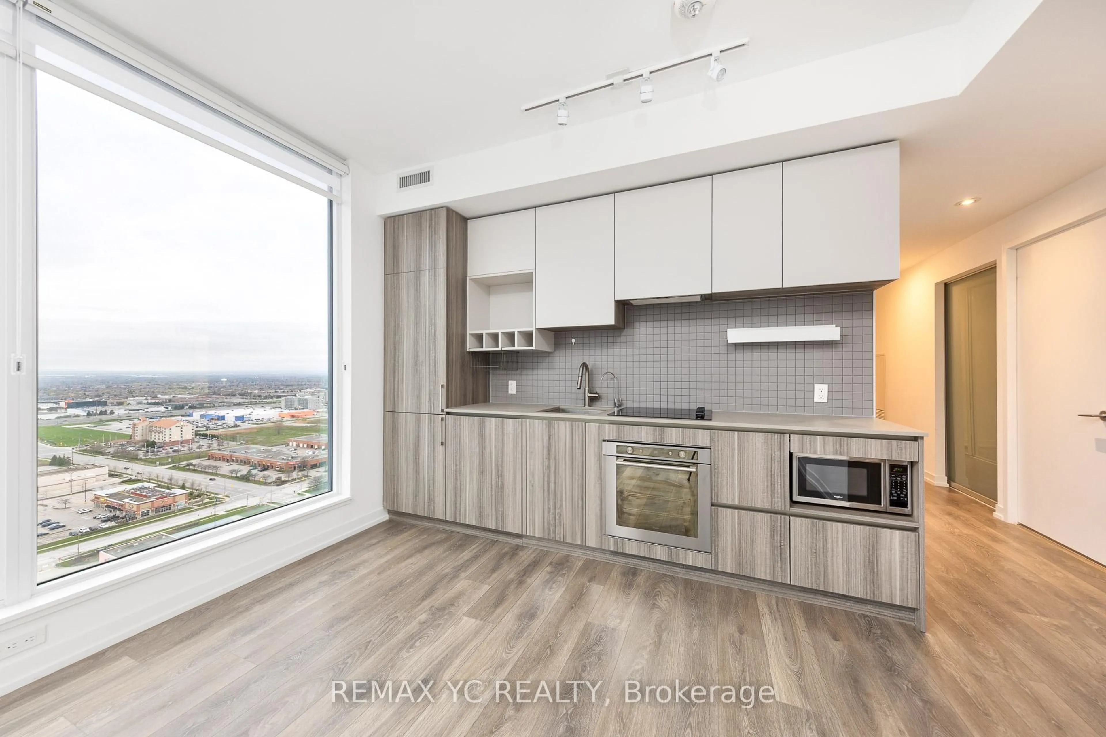 Standard kitchen, wood/laminate floor for 5 Buttermill Ave #2709, Vaughan Ontario L4K 0J5