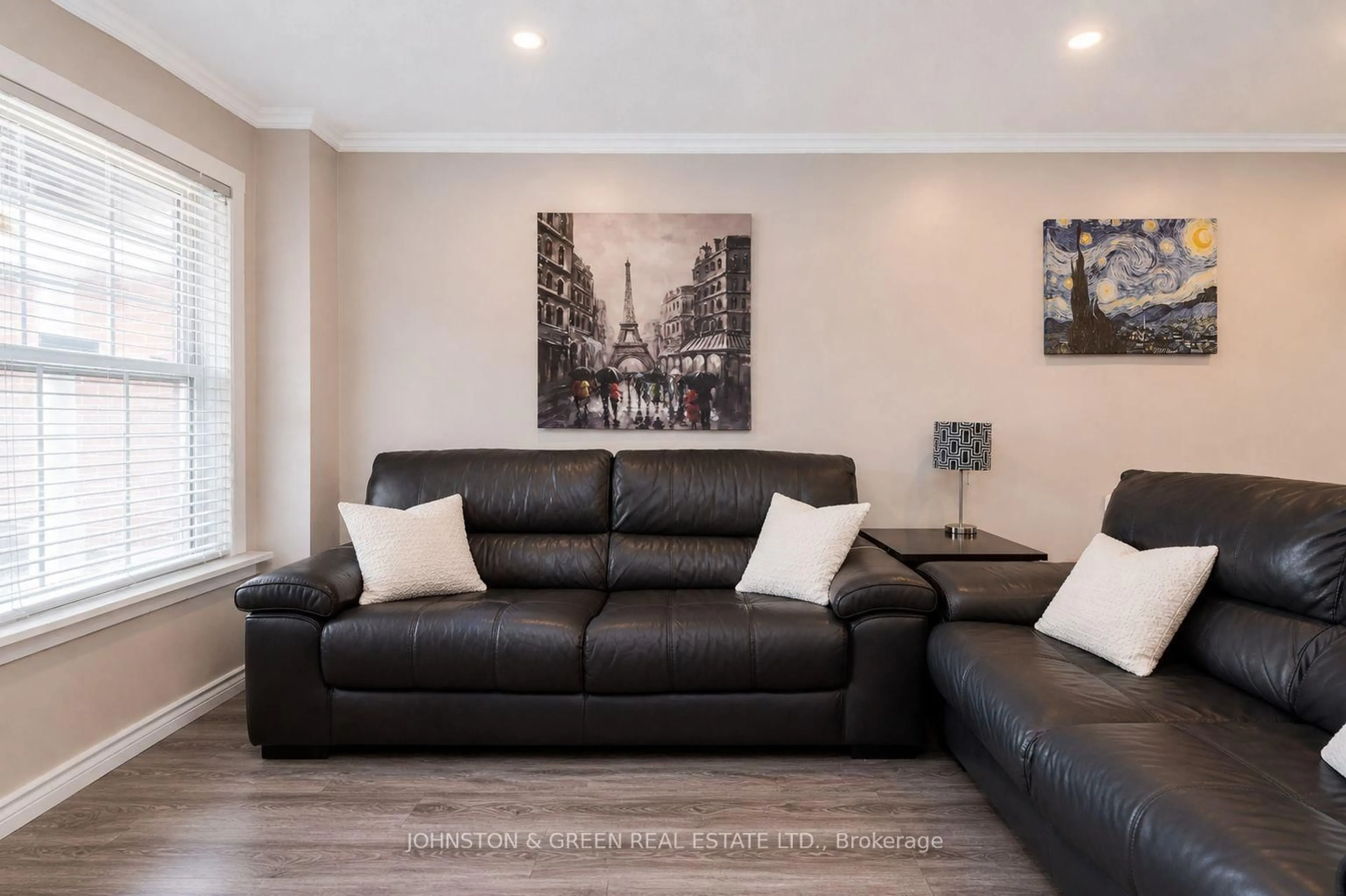 Living room with furniture, unknown for 2198 Chalmers Cres, Innisfil Ontario L9S 1Y6