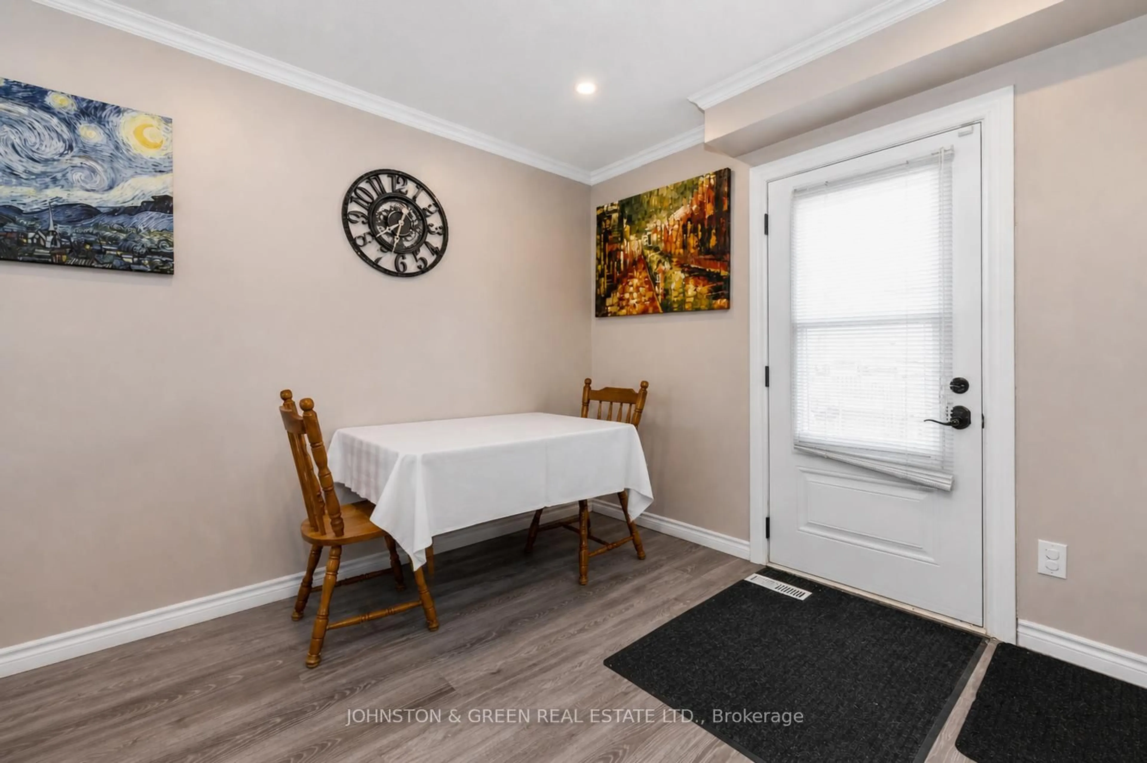 Dining room, wood/laminate floor for 2198 Chalmers Cres, Innisfil Ontario L9S 1Y6