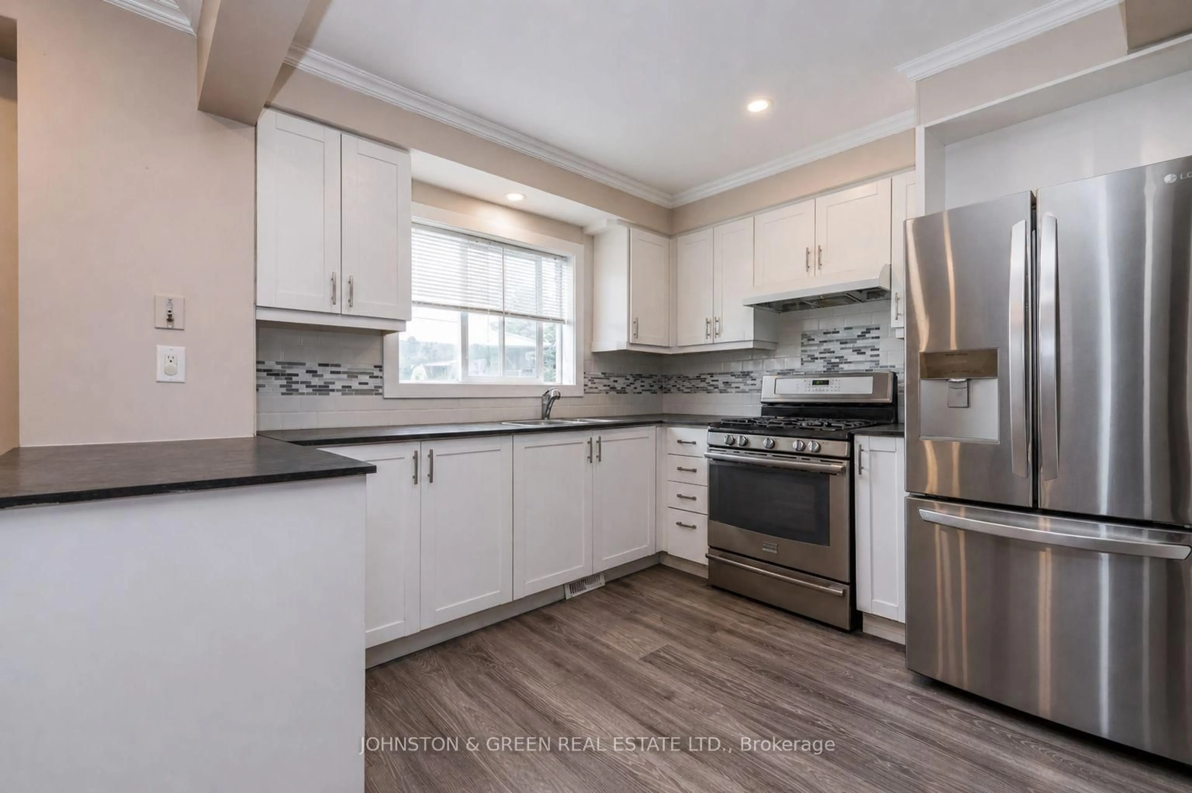 Open concept kitchen, unknown for 2198 Chalmers Cres, Innisfil Ontario L9S 1Y6
