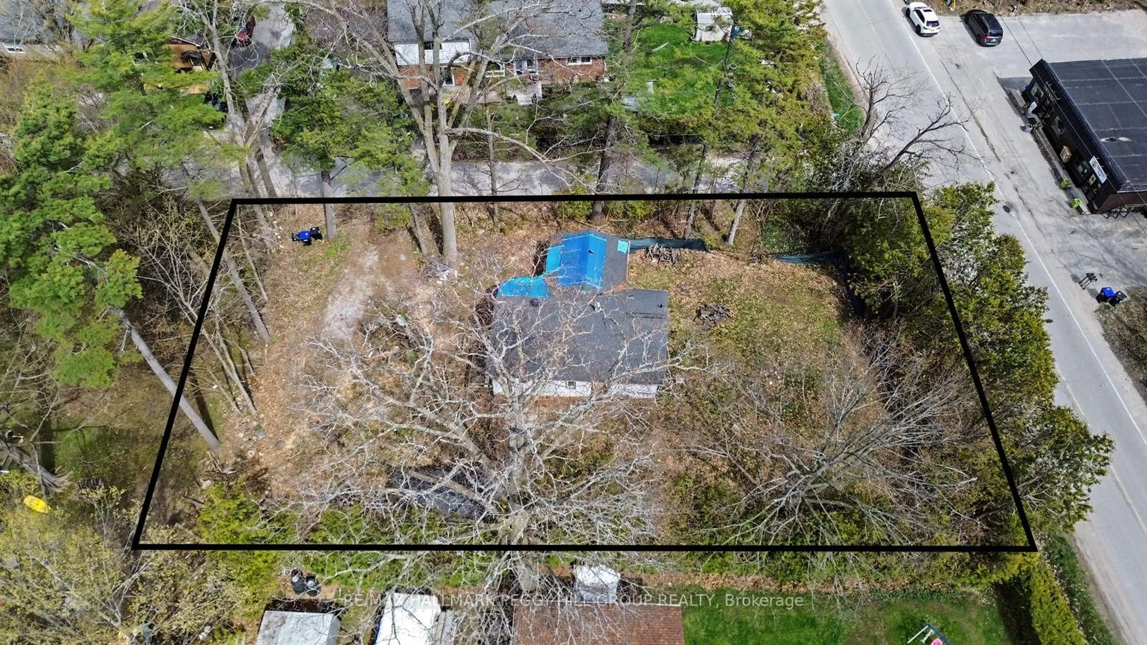 A pic from outside/outdoor area/front of a property/back of a property/a pic from drone, street for 3910 Alcina Ave, Innisfil Ontario L9S 2M4