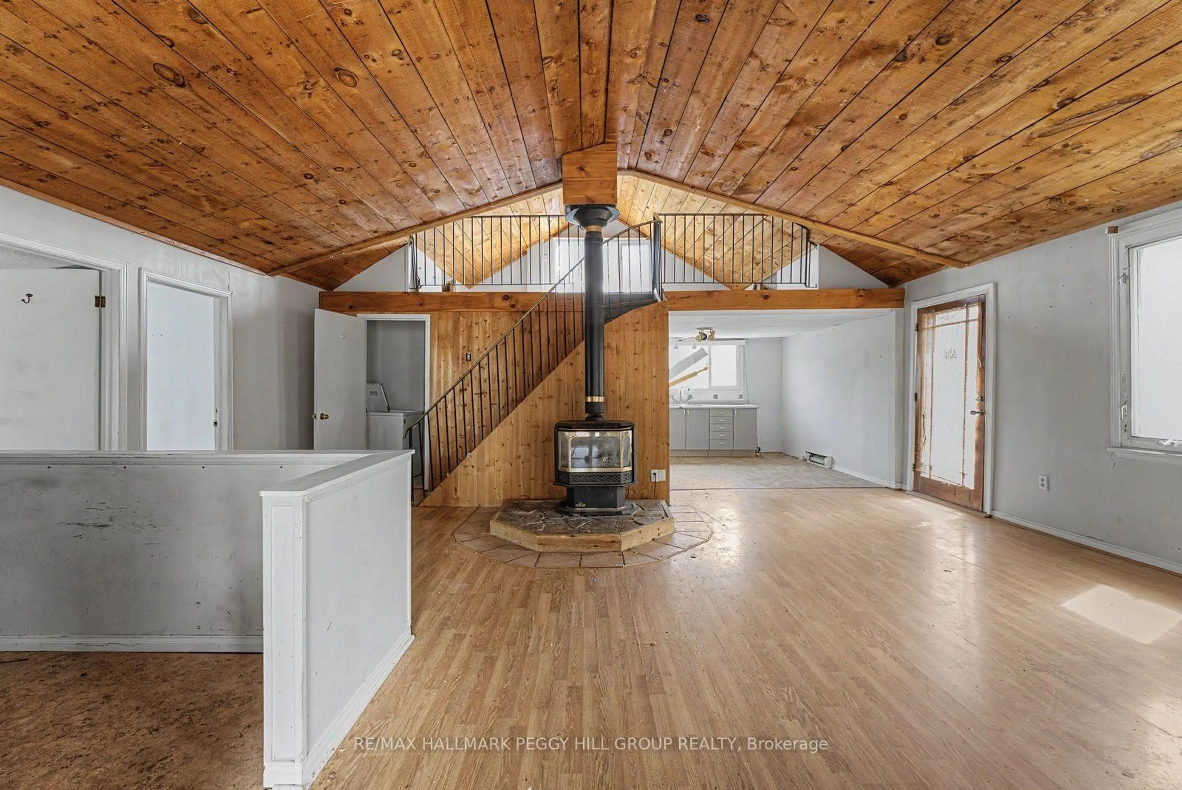 Indoor foyer for 3910 Alcina Ave, Innisfil Ontario L9S 2M4