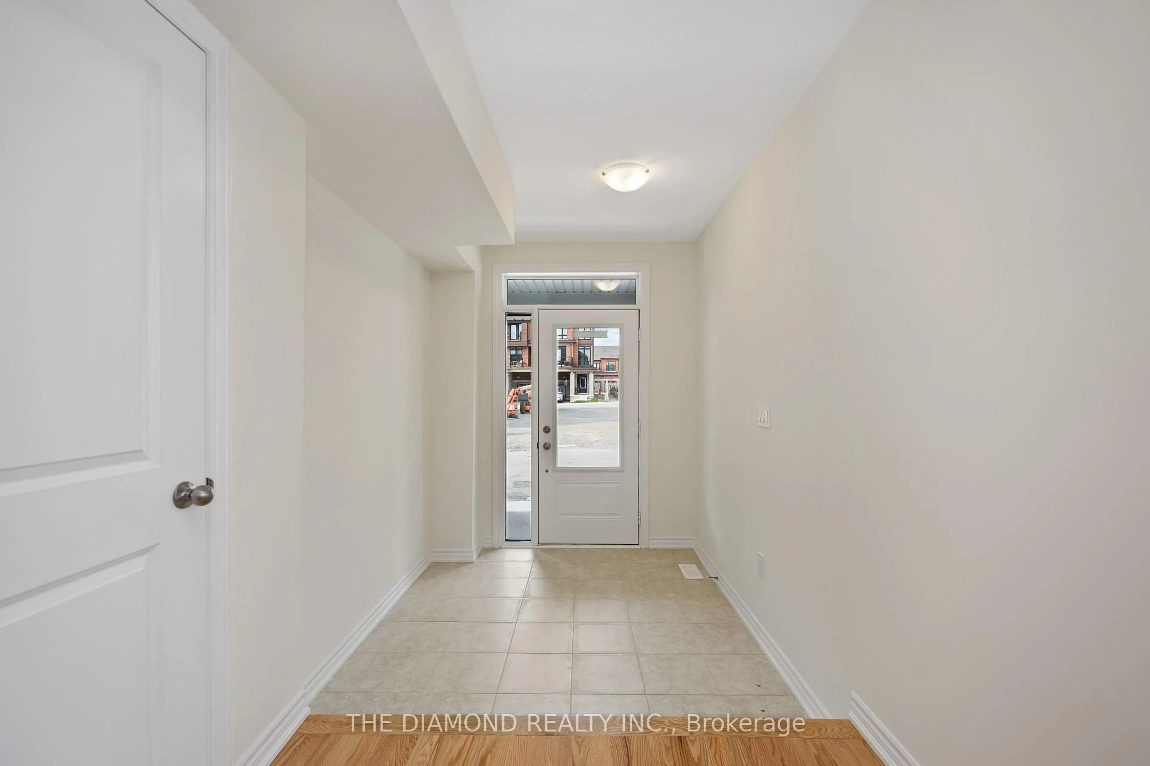 Indoor entryway for 27 Gunton St, Aurora Ontario L4G 7B6