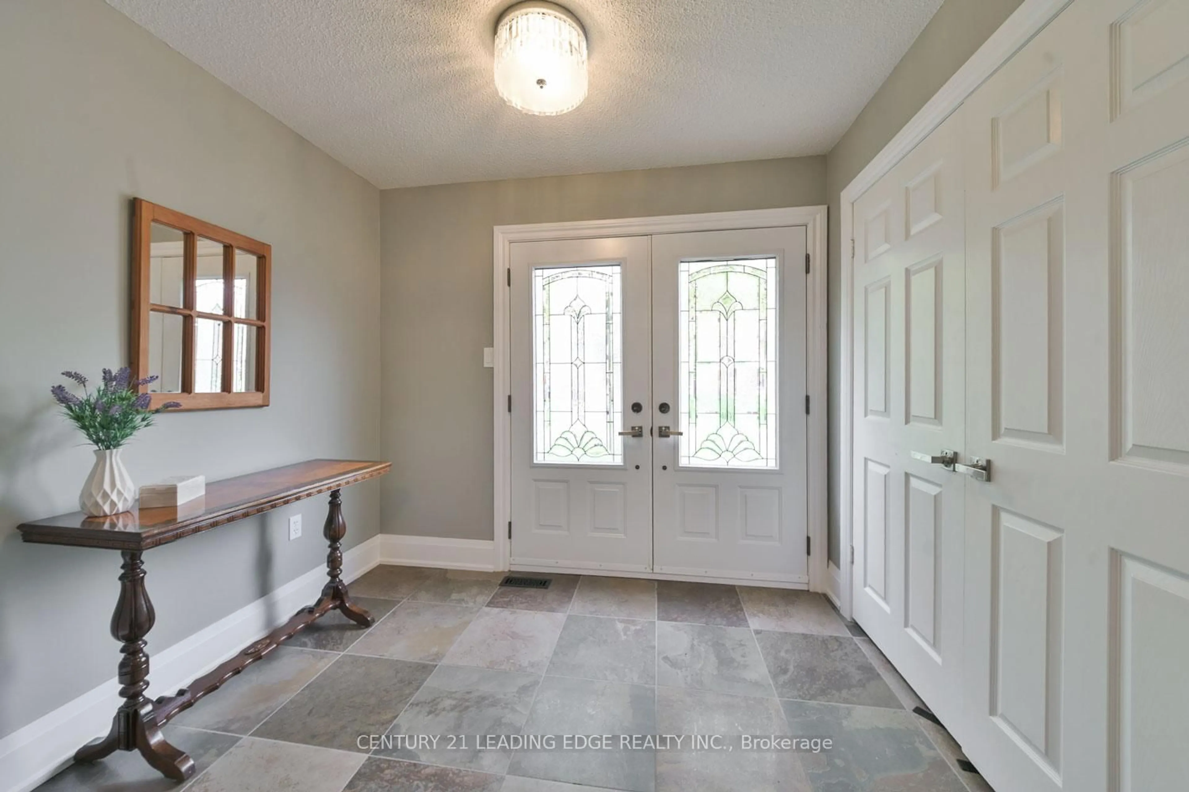 Indoor entryway for 131 Reeve Dr, Markham Ontario L3P 6C8
