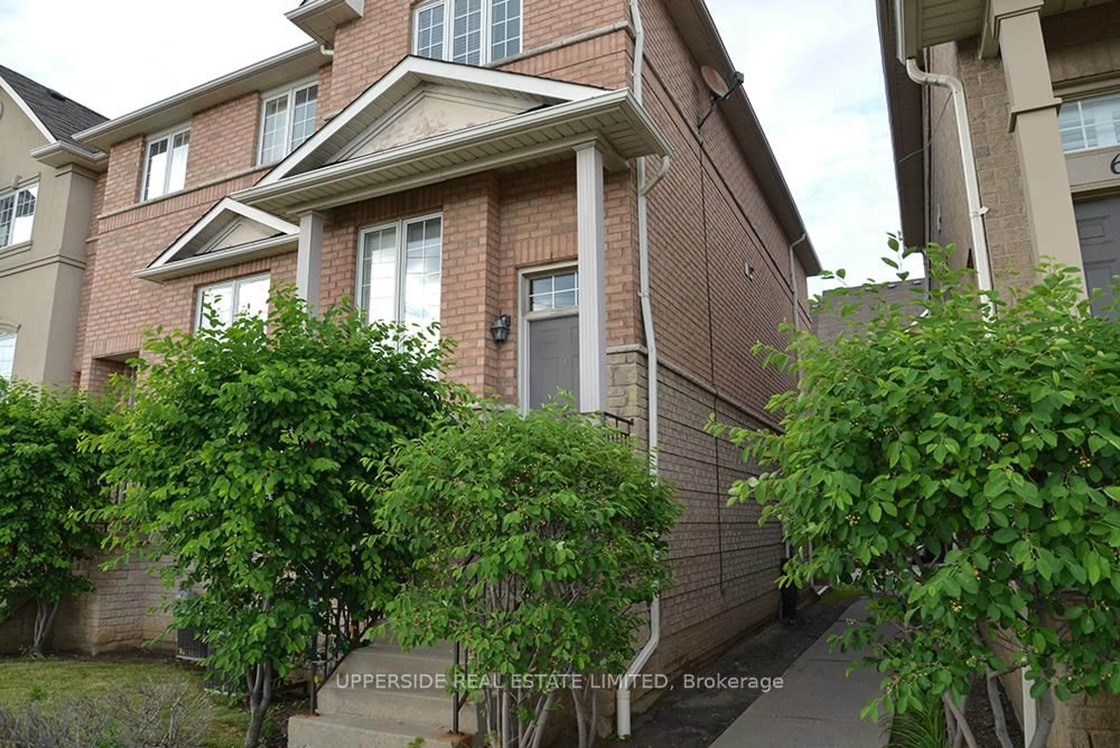 Home with brick exterior material, street for 23 Observatory Lane #7, Richmond Hill Ontario L4C 0M7