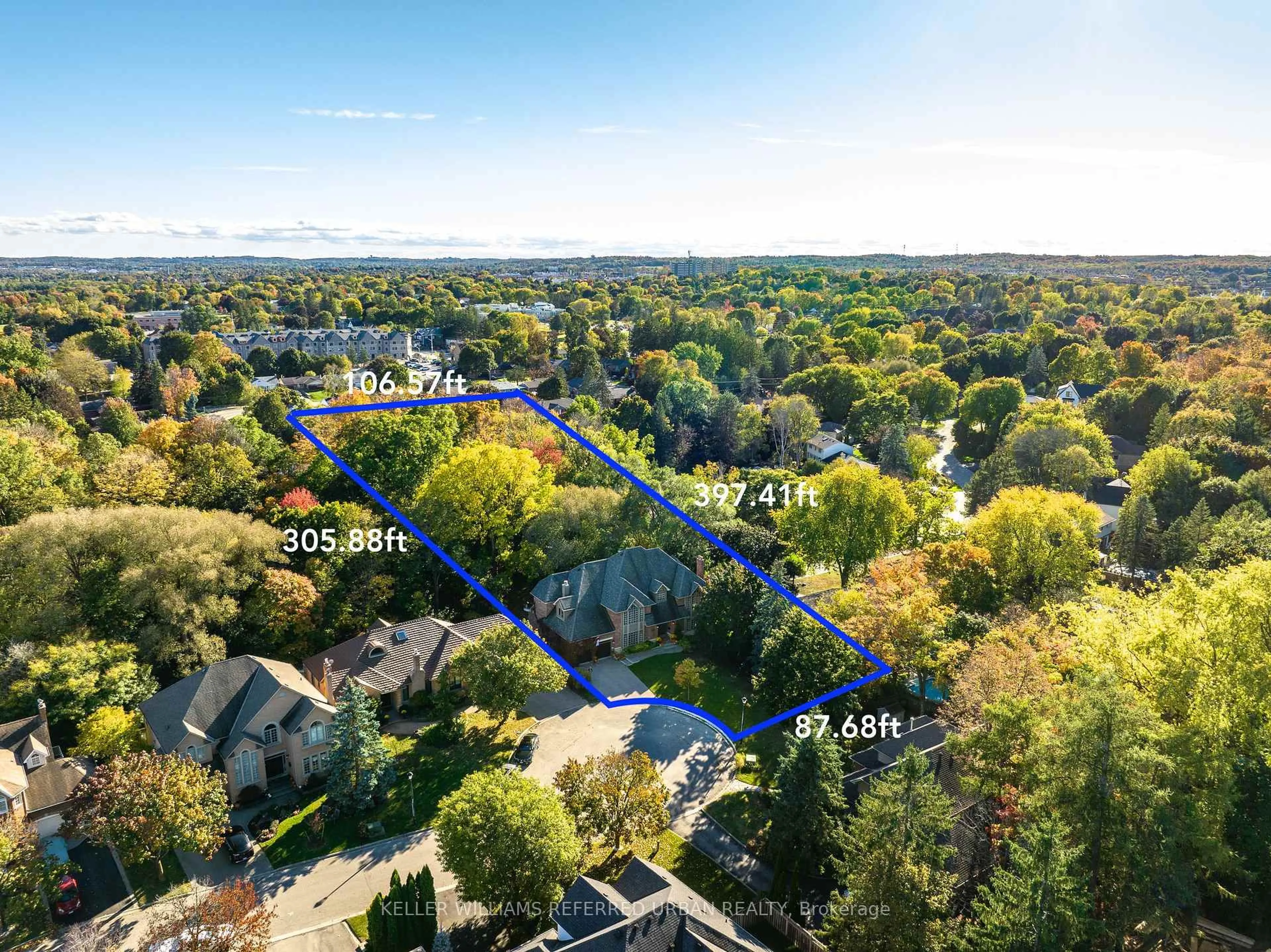 A pic from outside/outdoor area/front of a property/back of a property/a pic from drone, street for 194 Sherwood Pl, Newmarket Ontario L3Y 8E5