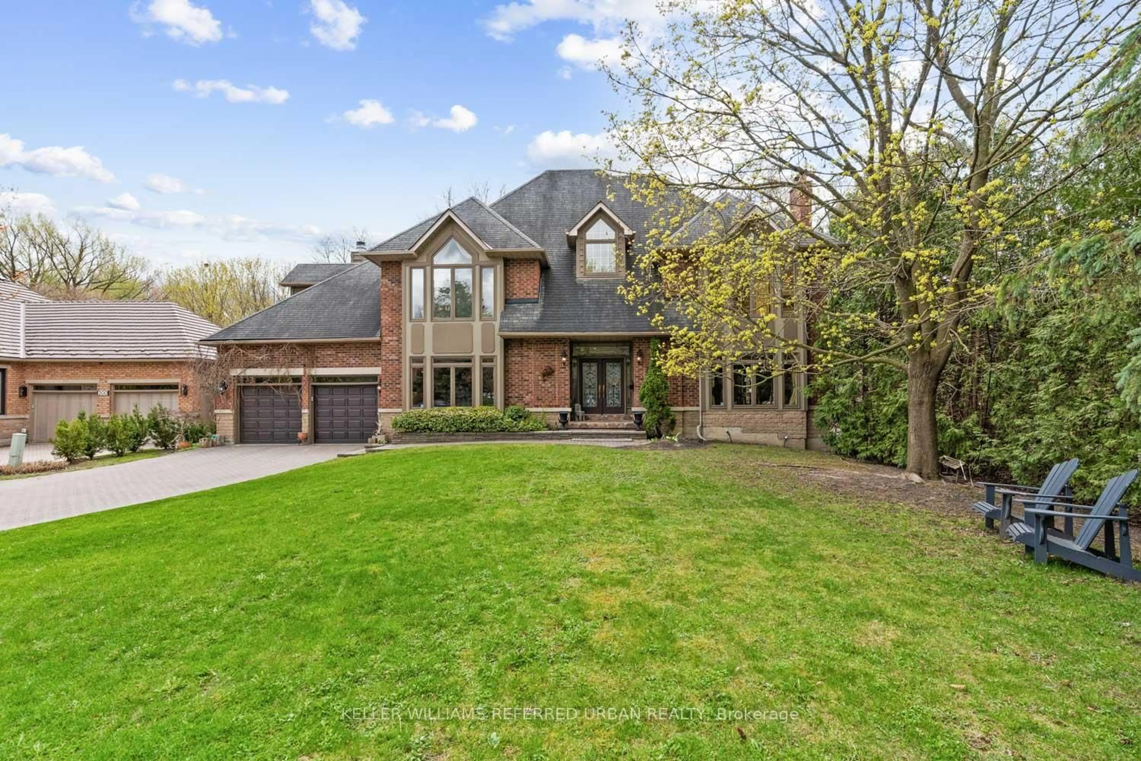 Home with brick exterior material, street for 194 Sherwood Pl, Newmarket Ontario L3Y 8E5