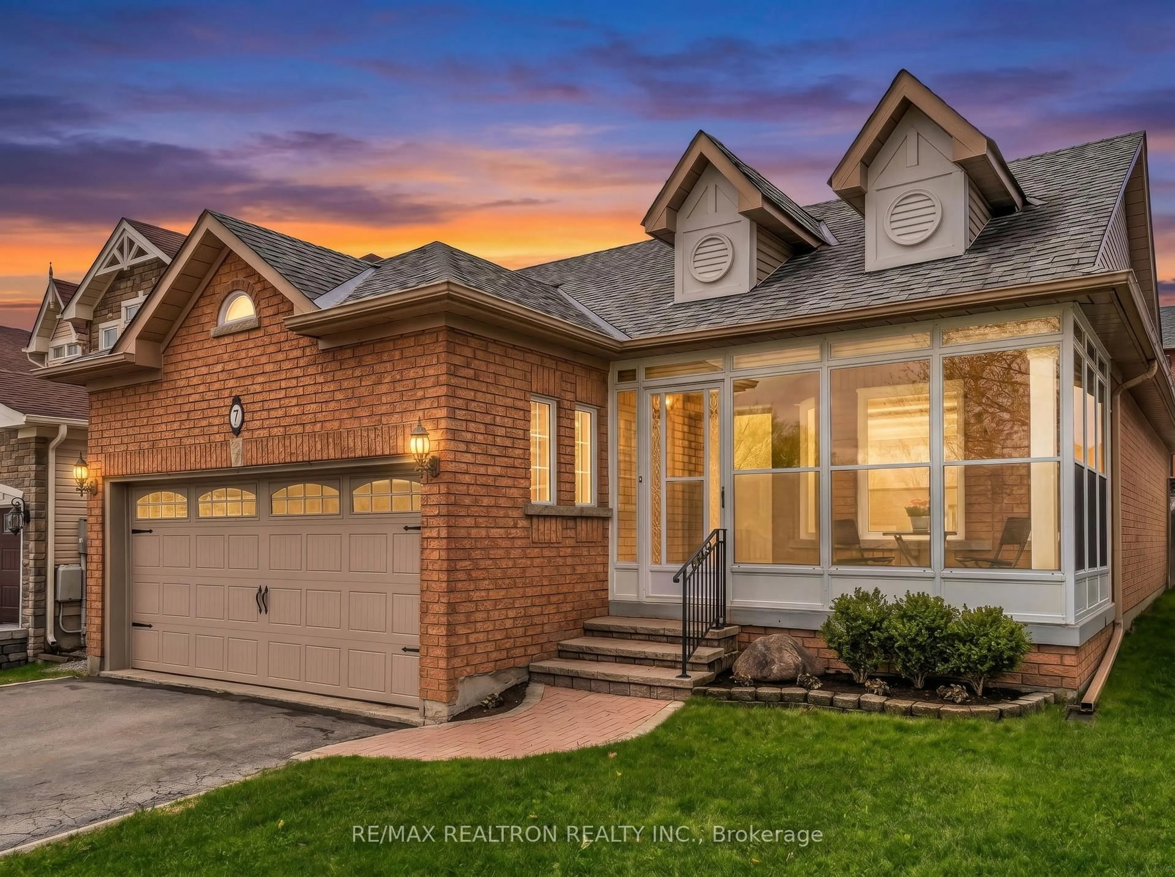 Home with brick exterior material, street for 7 Thornlodge Dr, Georgina Ontario L4P 4A3