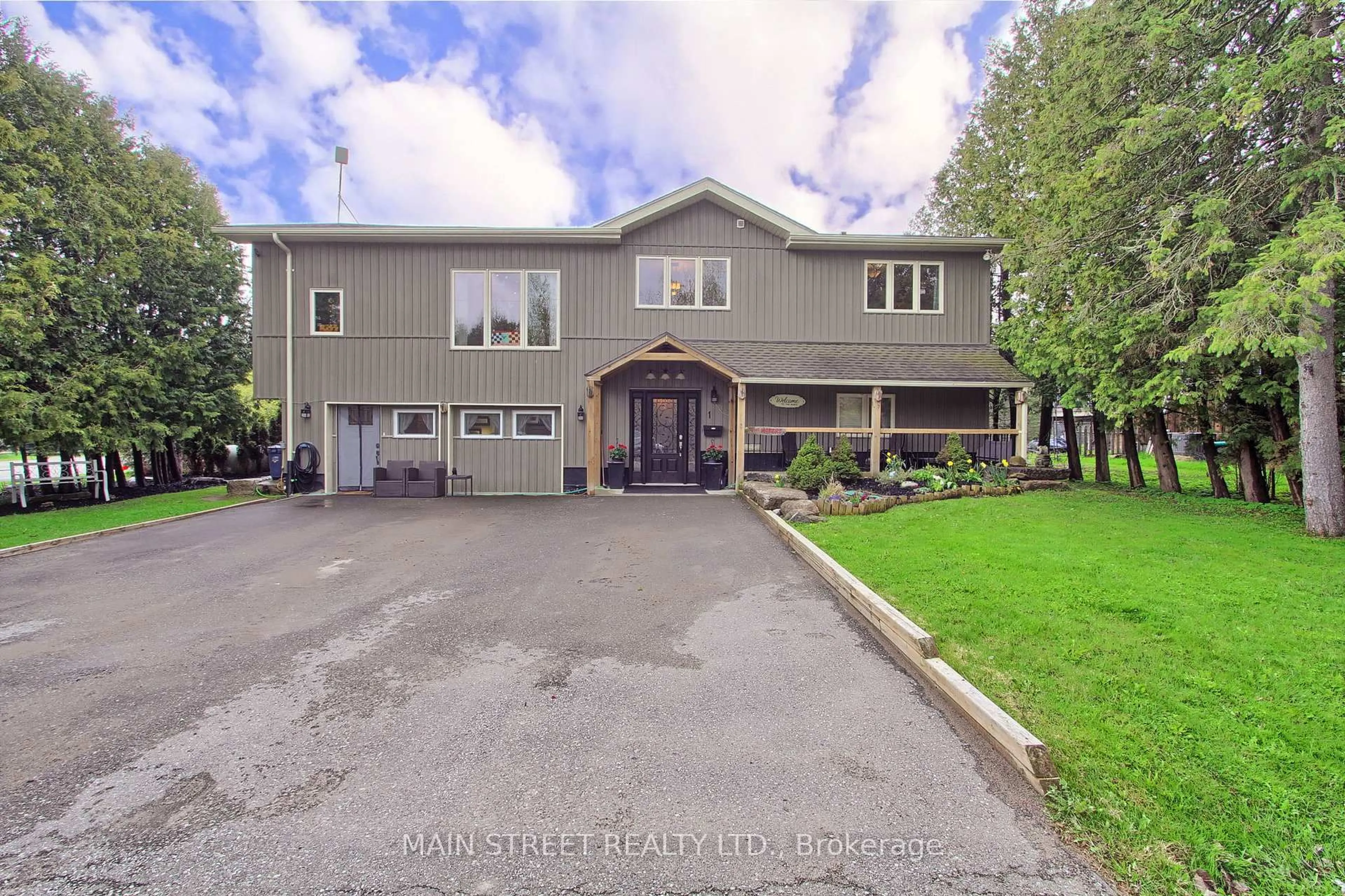 A pic from outside/outdoor area/front of a property/back of a property/a pic from drone, street for 1 Mustard St, Uxbridge Ontario L9P 1R2