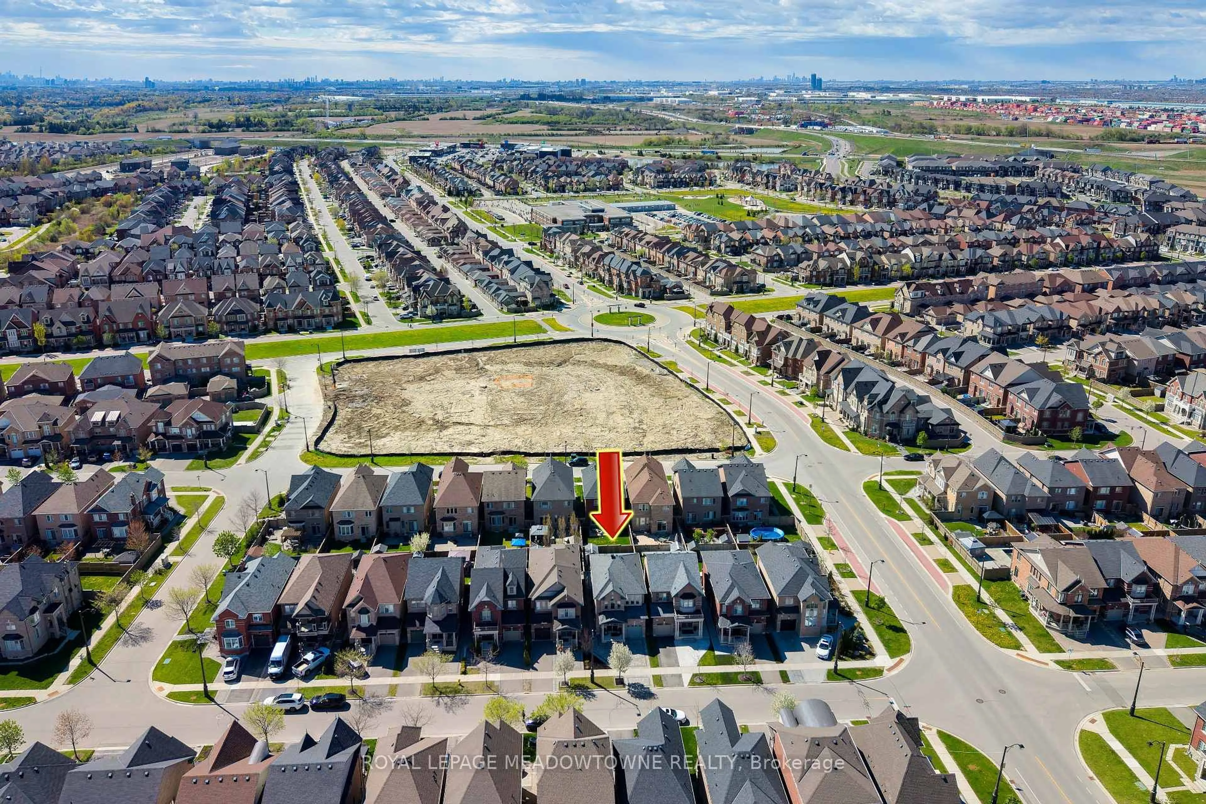 A pic from outside/outdoor area/front of a property/back of a property/a pic from drone, street for 11 Cranbrook Cres, Vaughan Ontario L4H 4H5