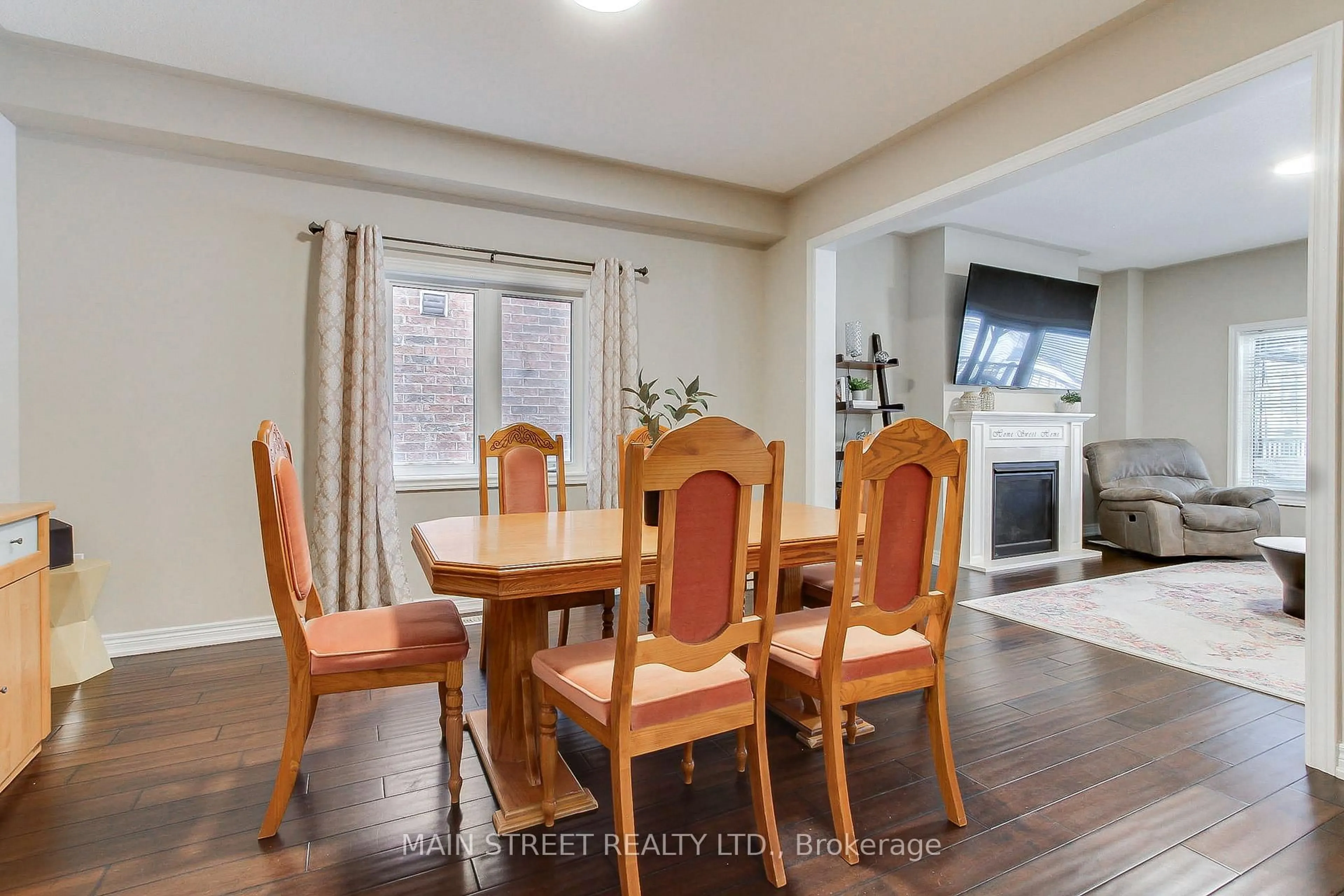 Dining room, wood/laminate floor for 42 Prosser Cres, Georgina Ontario L0E 1R0