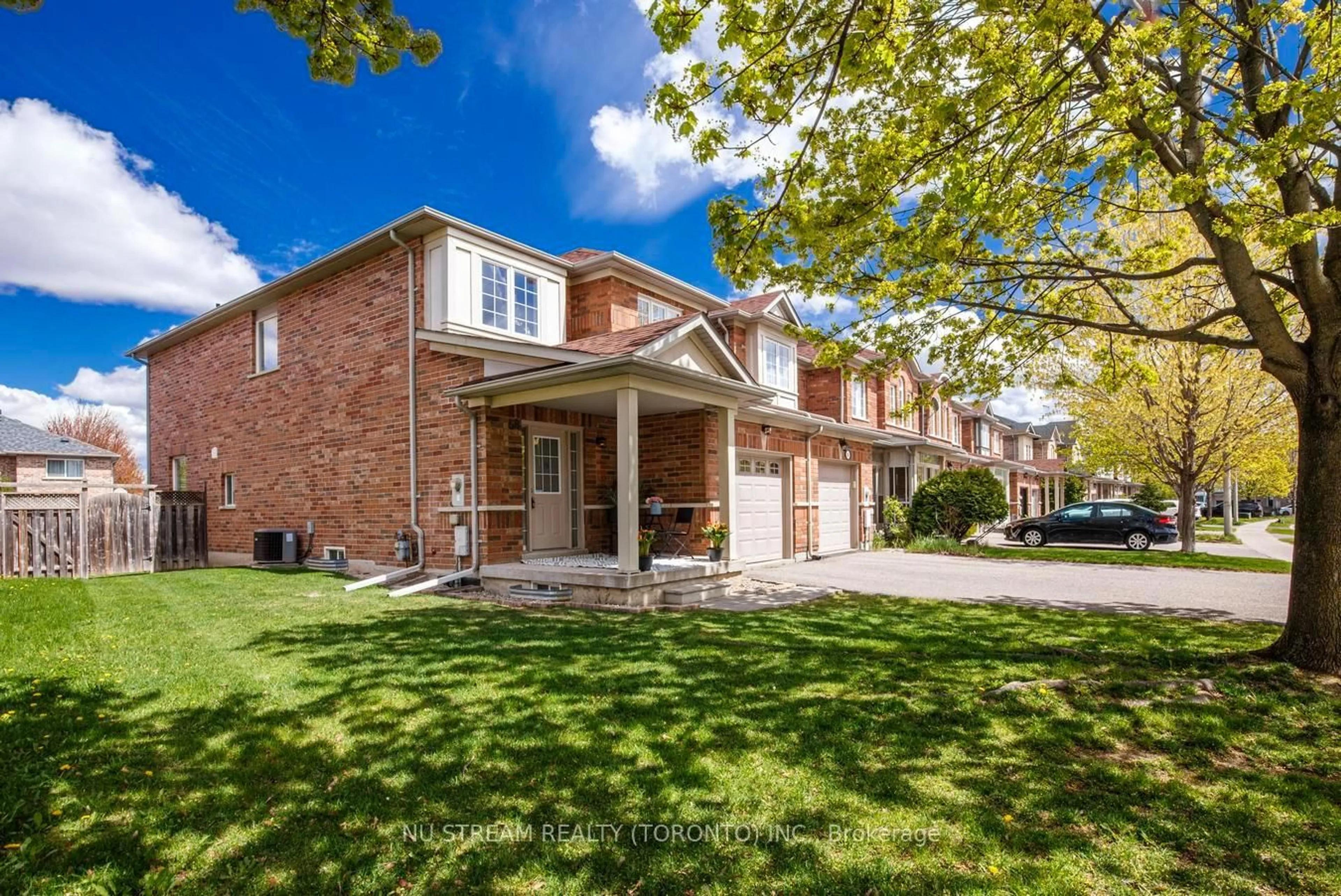 Home with brick exterior material, street for 58 RIDEAU Dr, Richmond Hill Ontario L4B 4P3