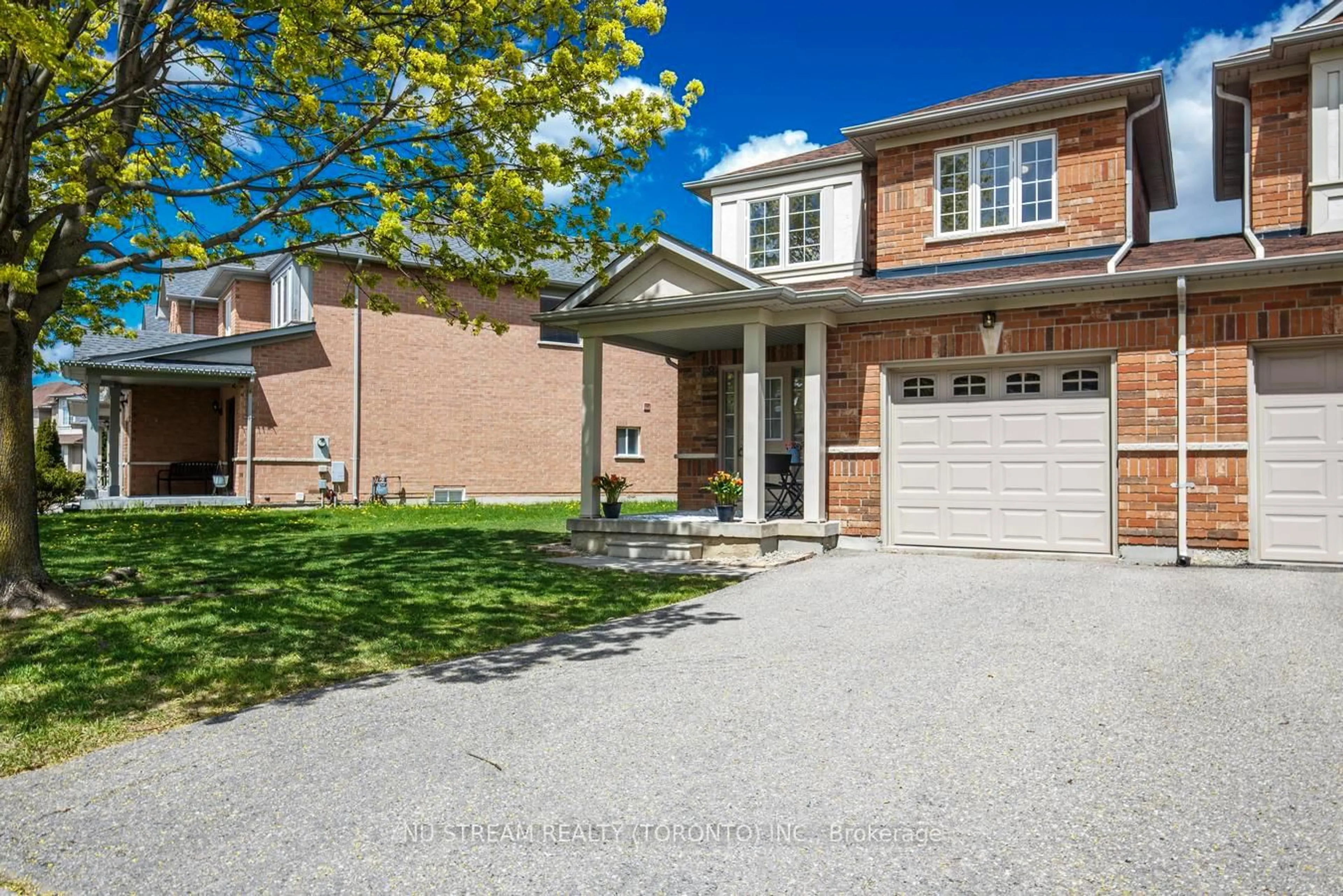 Home with brick exterior material, street for 58 RIDEAU Dr, Richmond Hill Ontario L4B 4P3