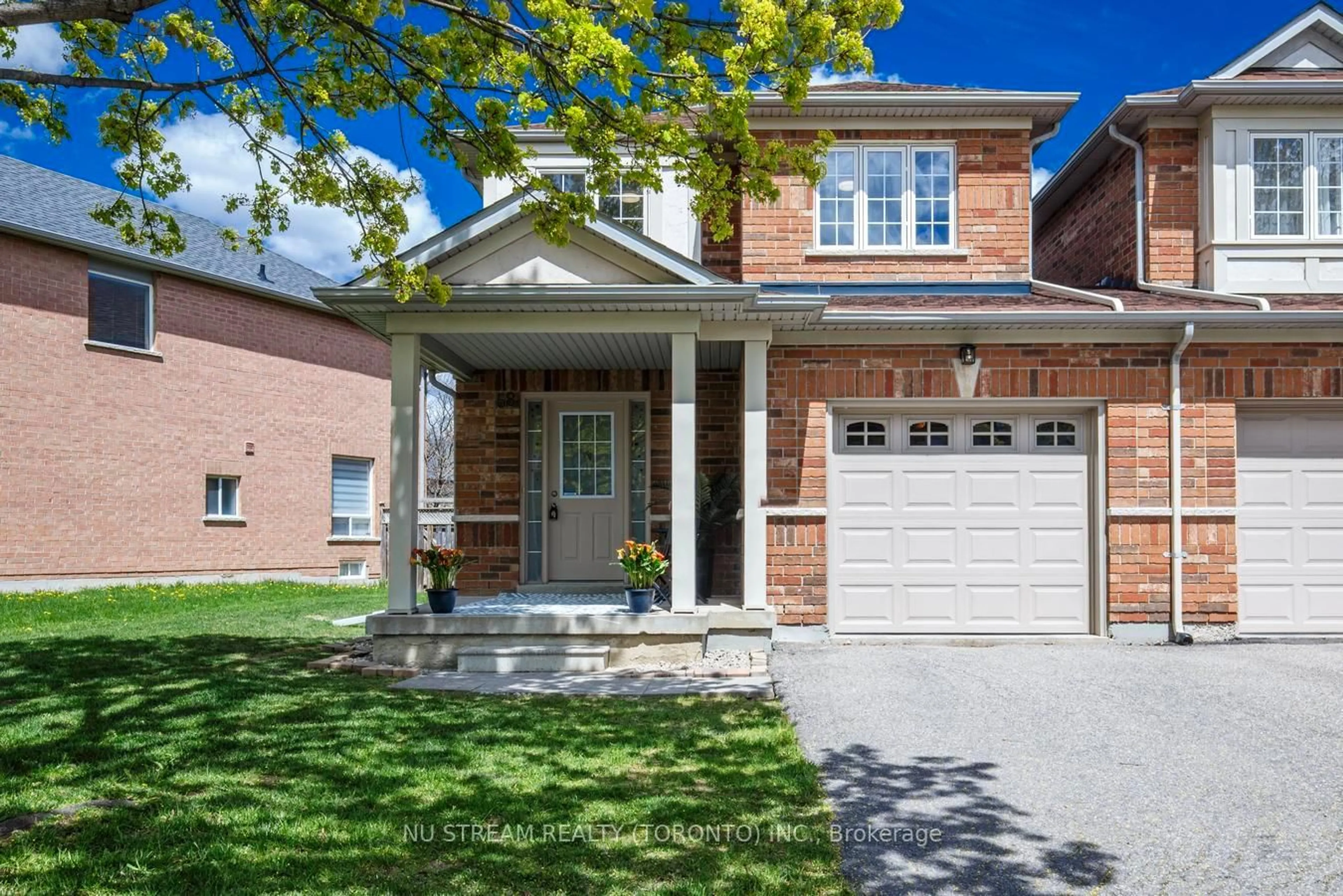 Home with brick exterior material, street for 58 RIDEAU Dr, Richmond Hill Ontario L4B 4P3
