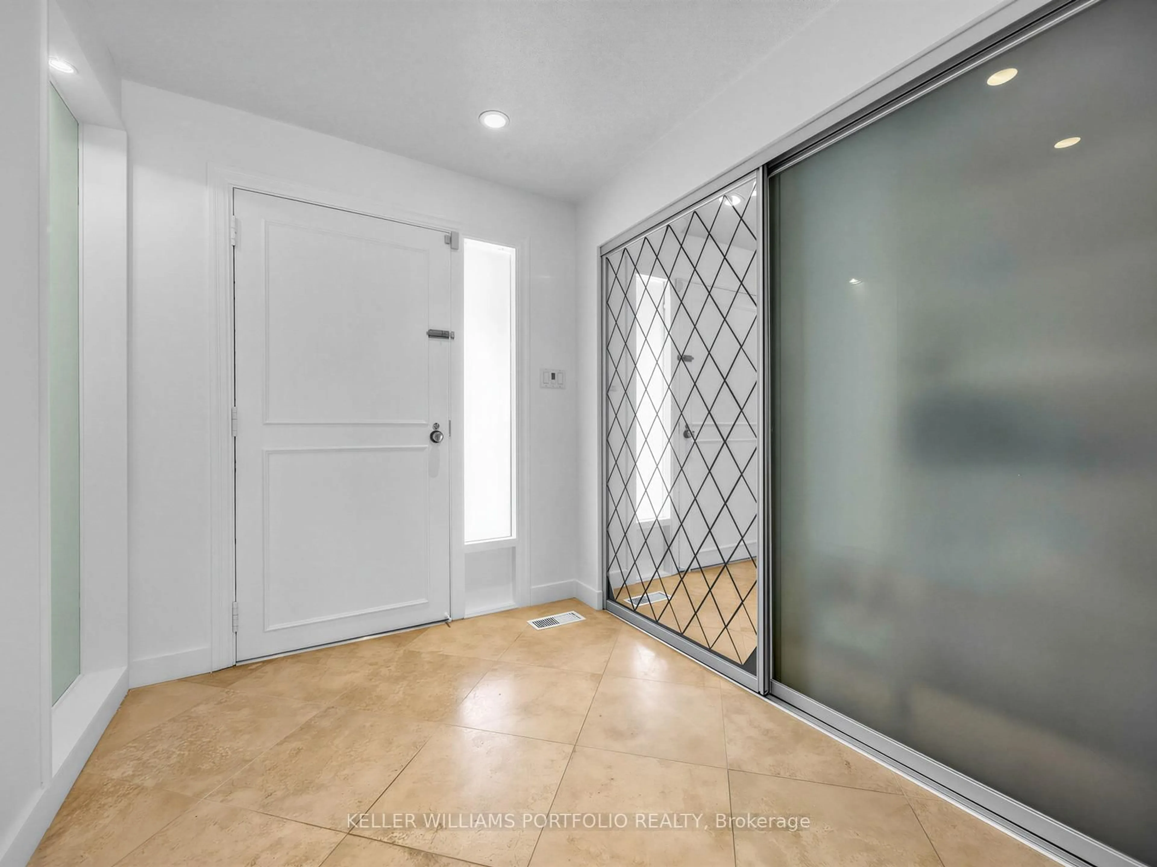 Indoor entryway for 59 Cricklewood Cres, Markham Ontario L3T 4T8