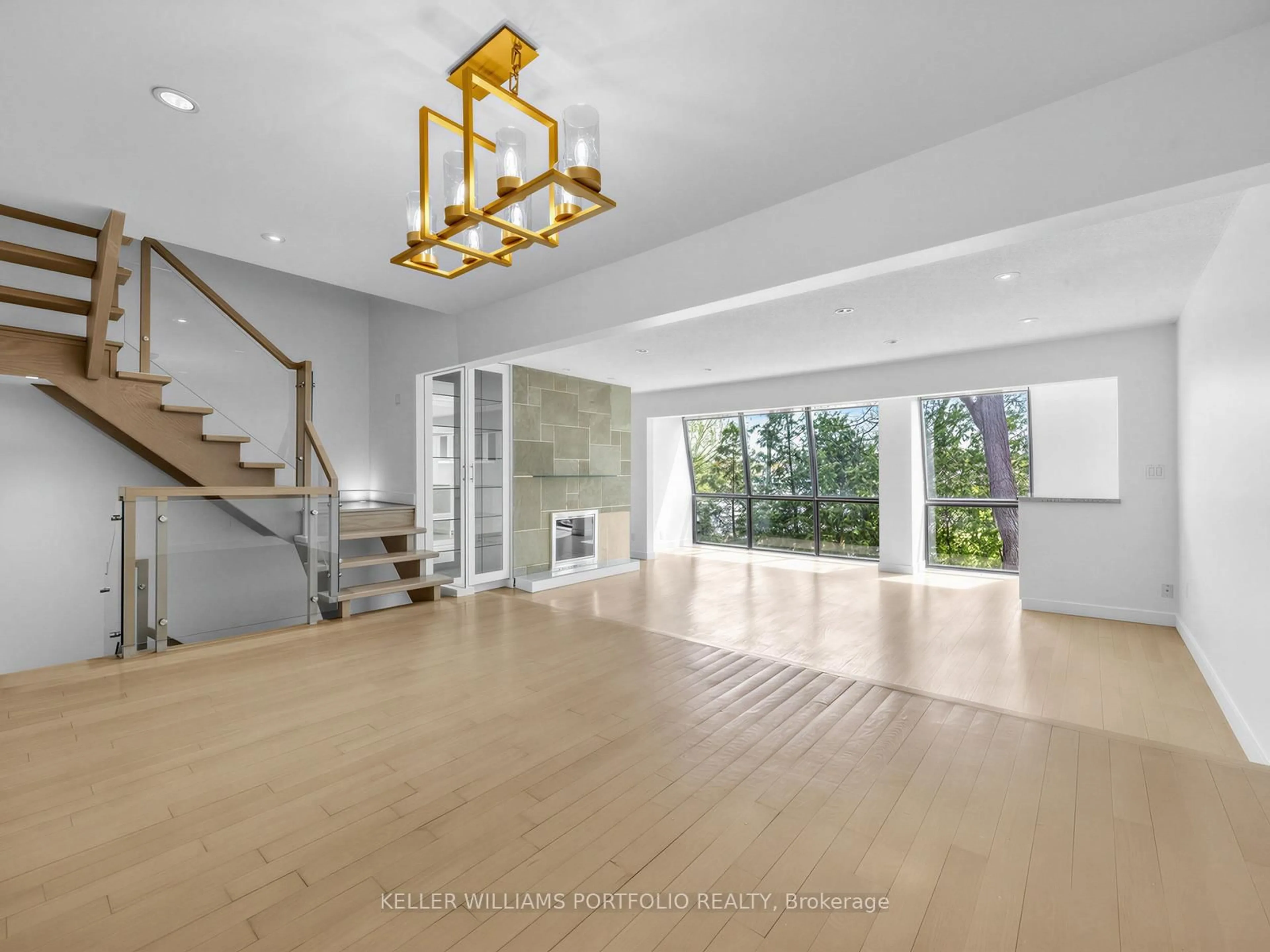 Indoor foyer for 59 Cricklewood Cres, Markham Ontario L3T 4T8