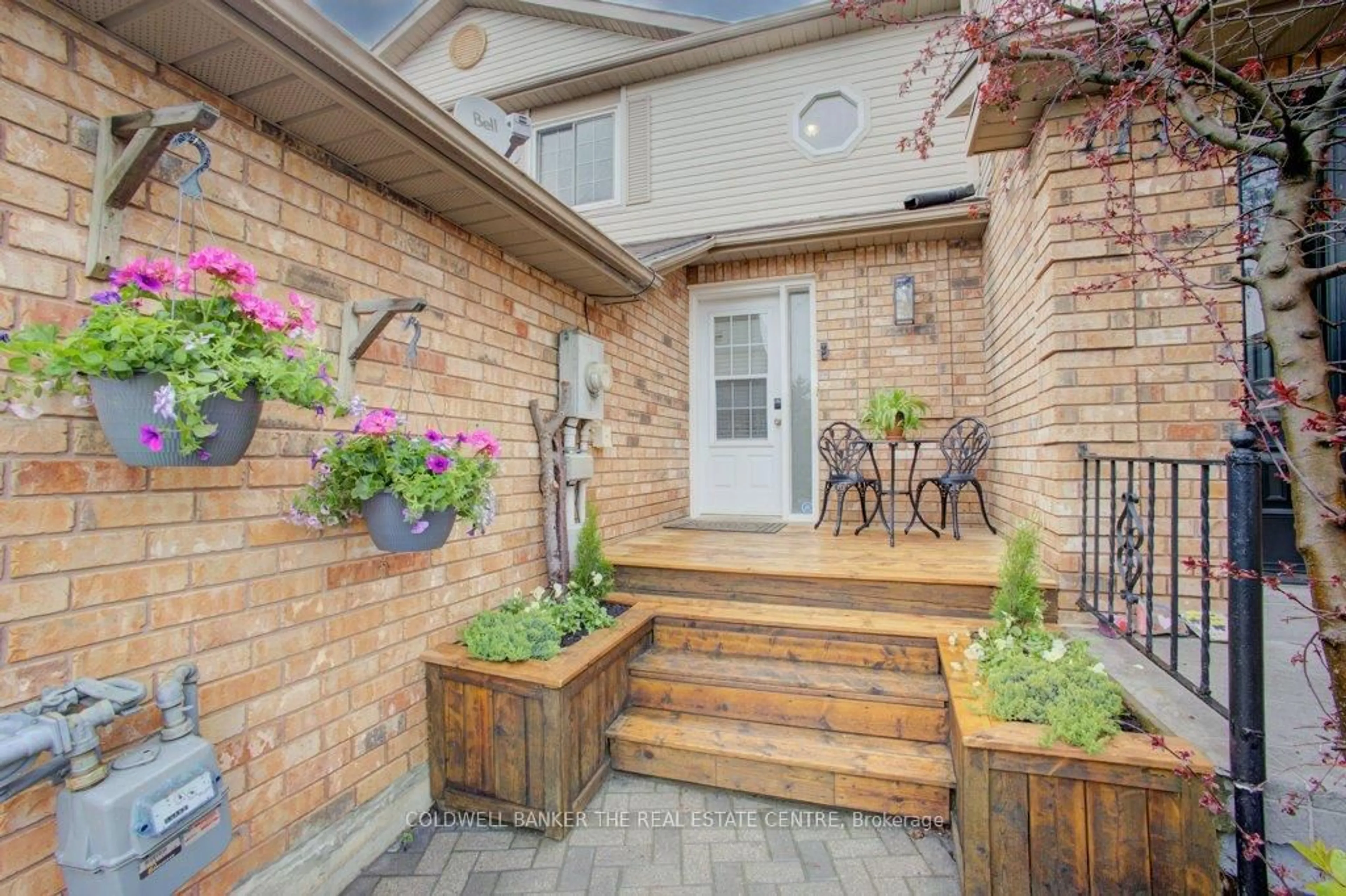 Patio, street for 1140 Inniswood St, Innisfil Ontario L9S 1Y1