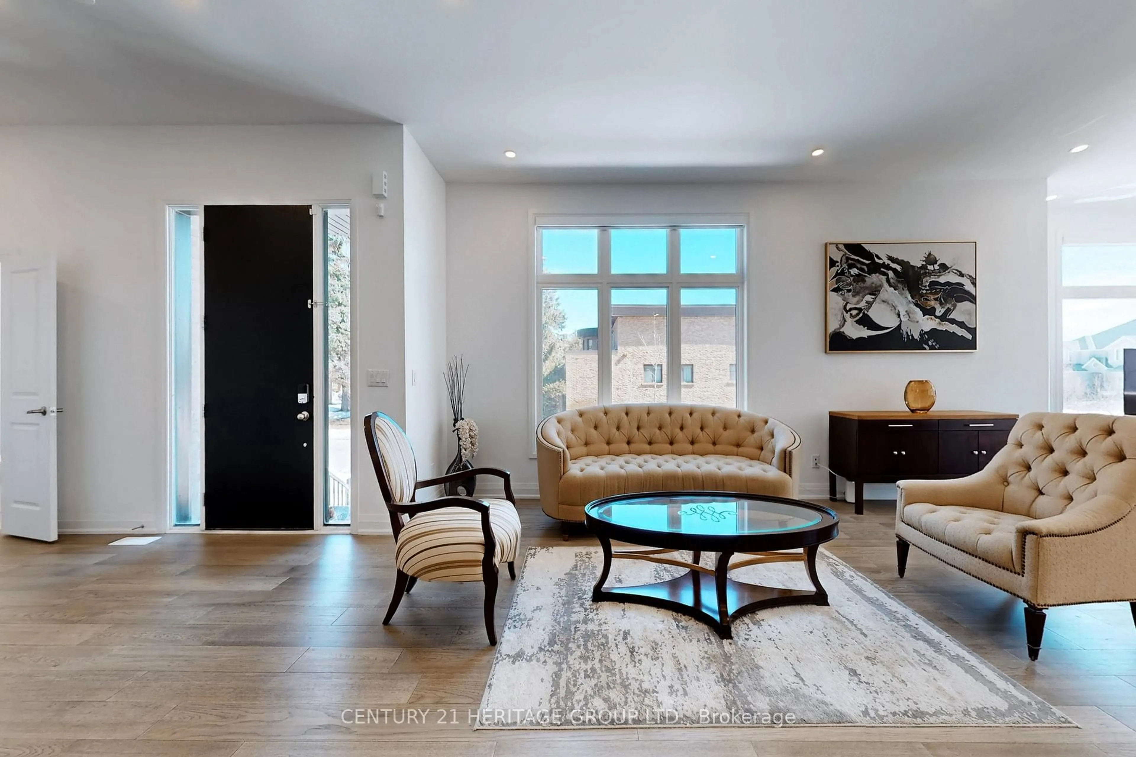 Living room with furniture, unknown for 251 Oxford St, Richmond Hill Ontario L4C 7V7