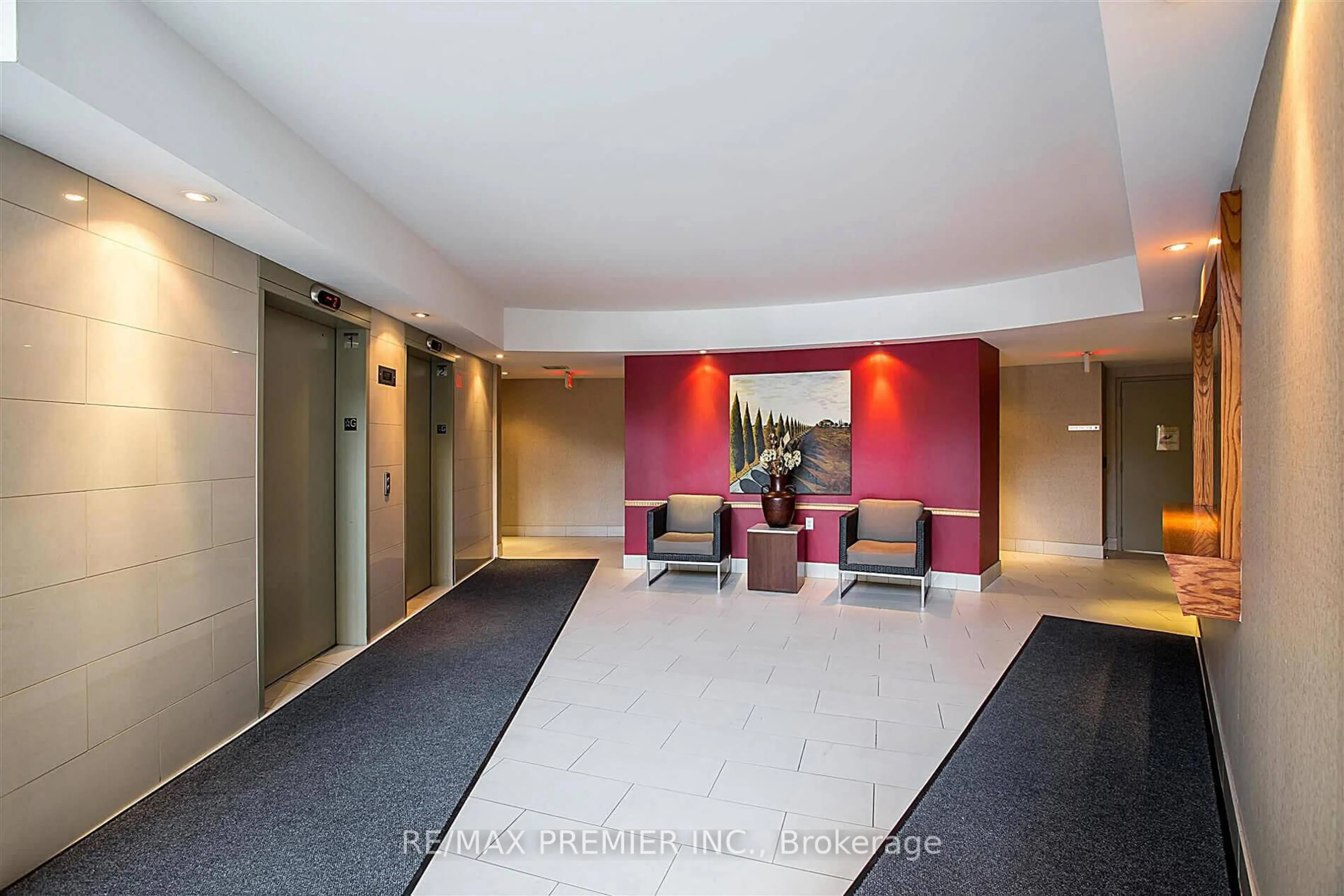 Indoor foyer for 8201 Islington Ave #330, Vaughan Ontario L4L 9S6