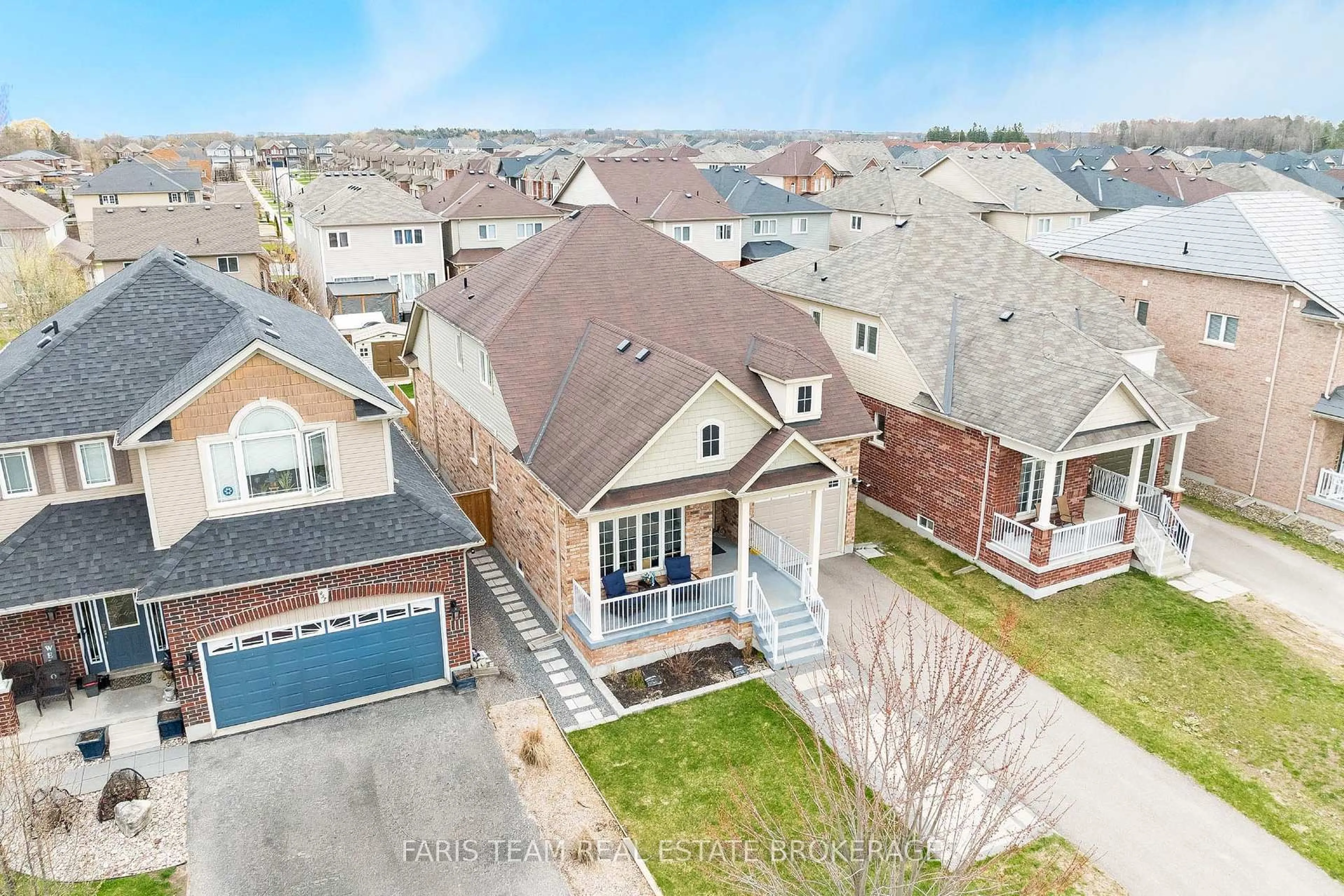 A pic from outside/outdoor area/front of a property/back of a property/a pic from drone, street for 461 Greenwood Dr, Essa Ontario L3W 0R4