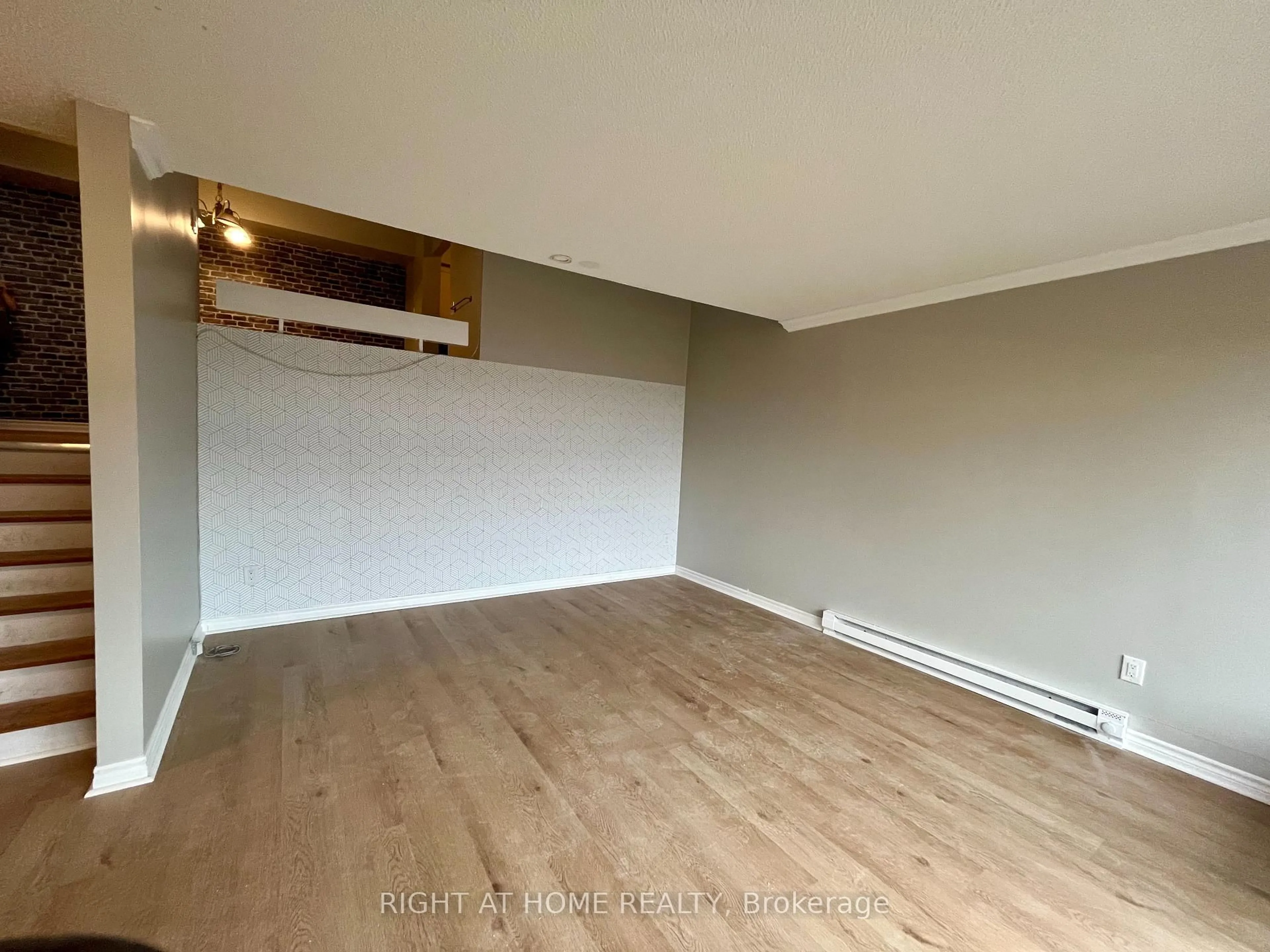 A pic of a room for 129 Milestone Cres, Aurora Ontario L4G 3M2