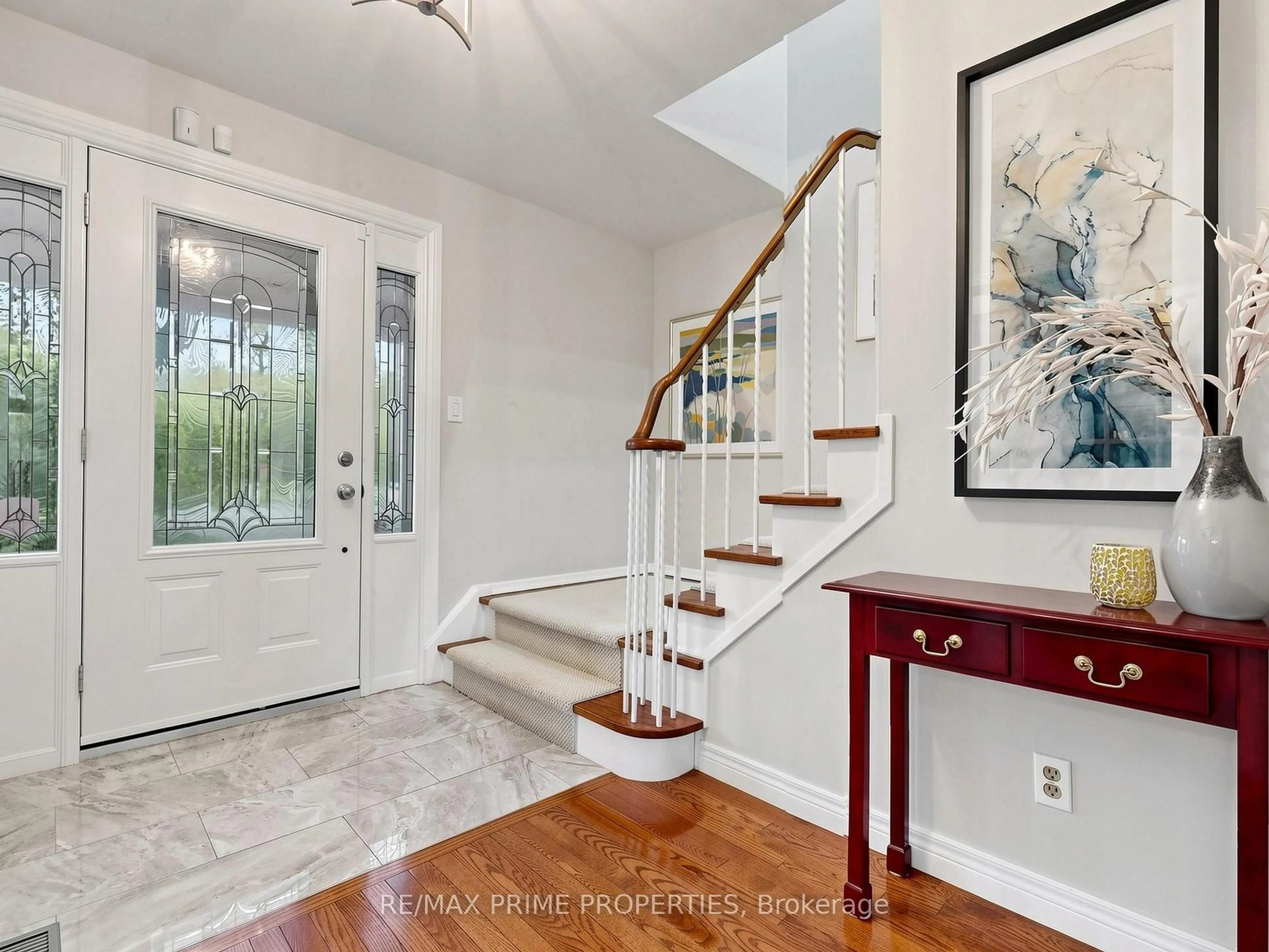 Indoor entryway for 63 Walkerton Dr, Markham Ontario L3P 1H9