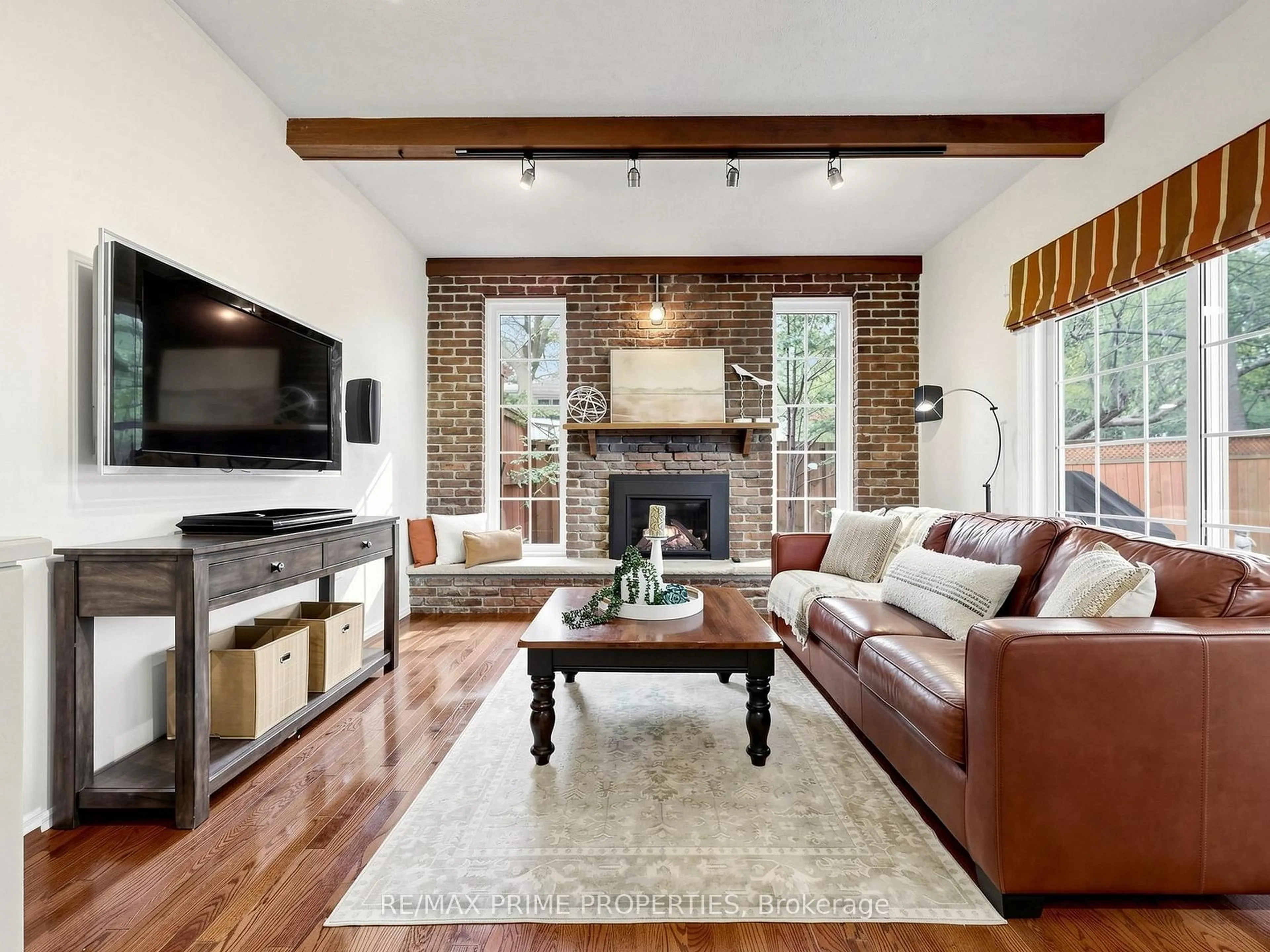 Living room with furniture, unknown for 63 Walkerton Dr, Markham Ontario L3P 1H9