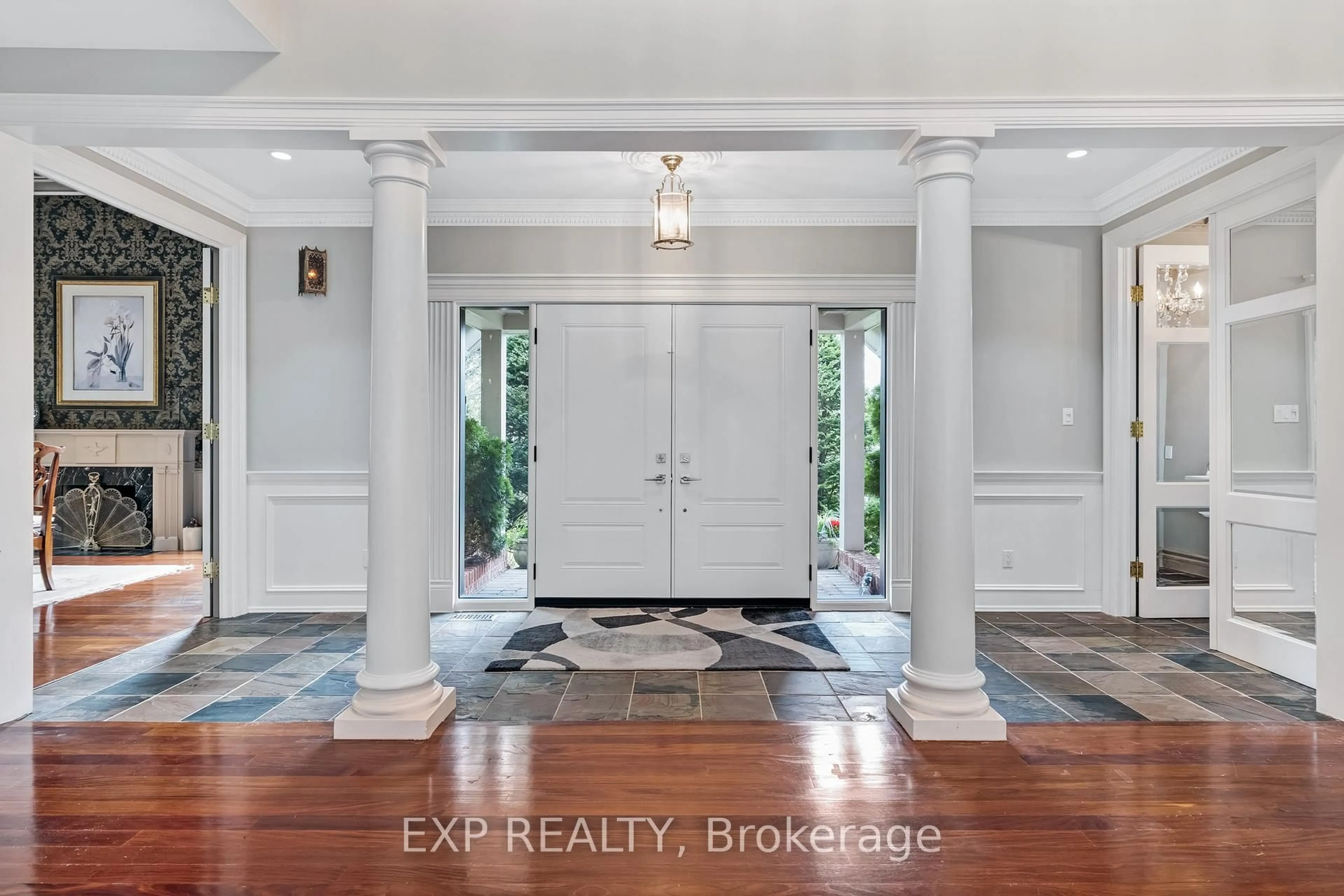 Indoor entryway for 15 Jarvis Ave, Aurora Ontario L4G 6W8