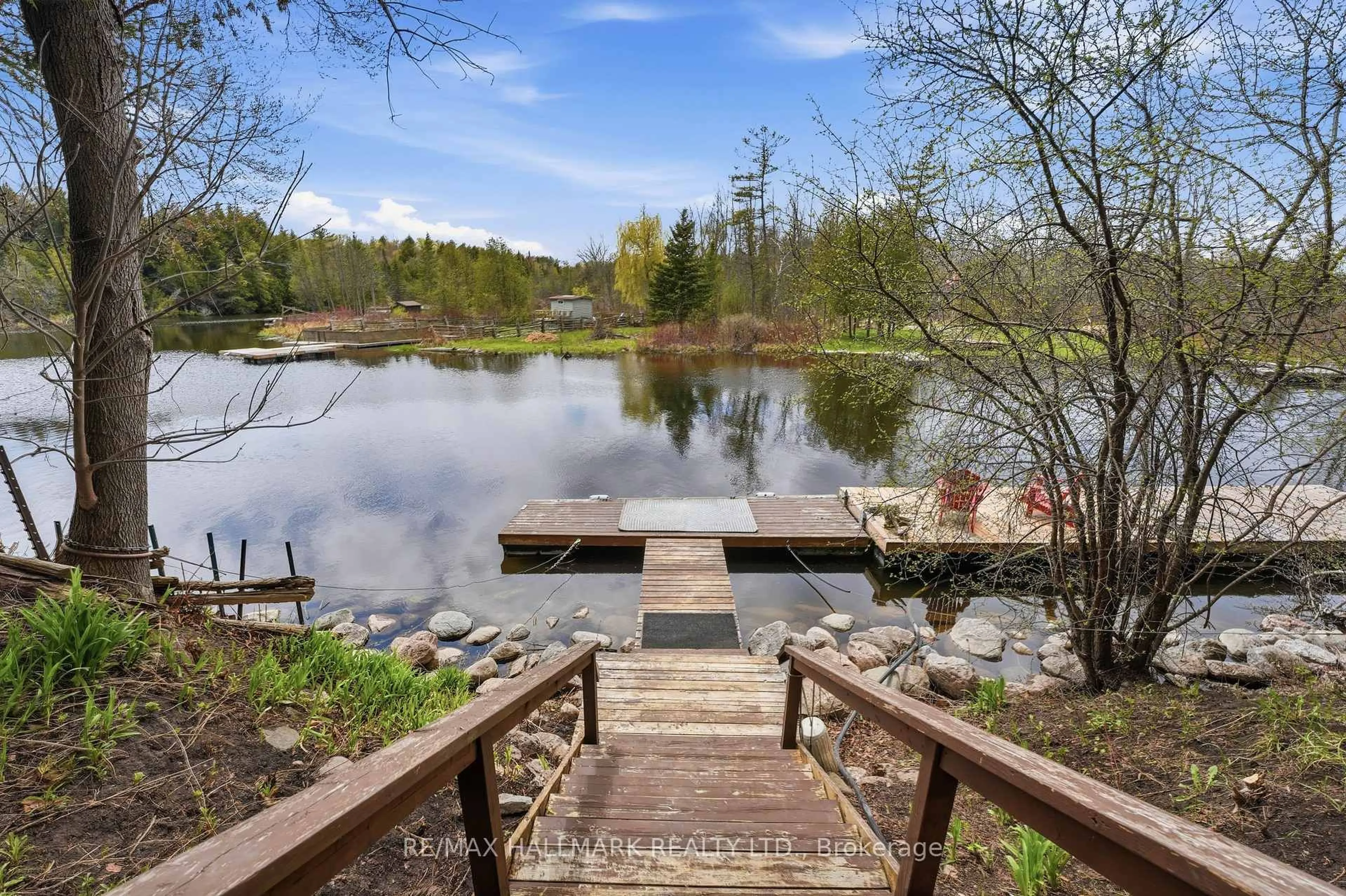 Patio, water/lake/river/ocean view for 104 Riverbank Dr, Georgina Ontario L0E 1N0