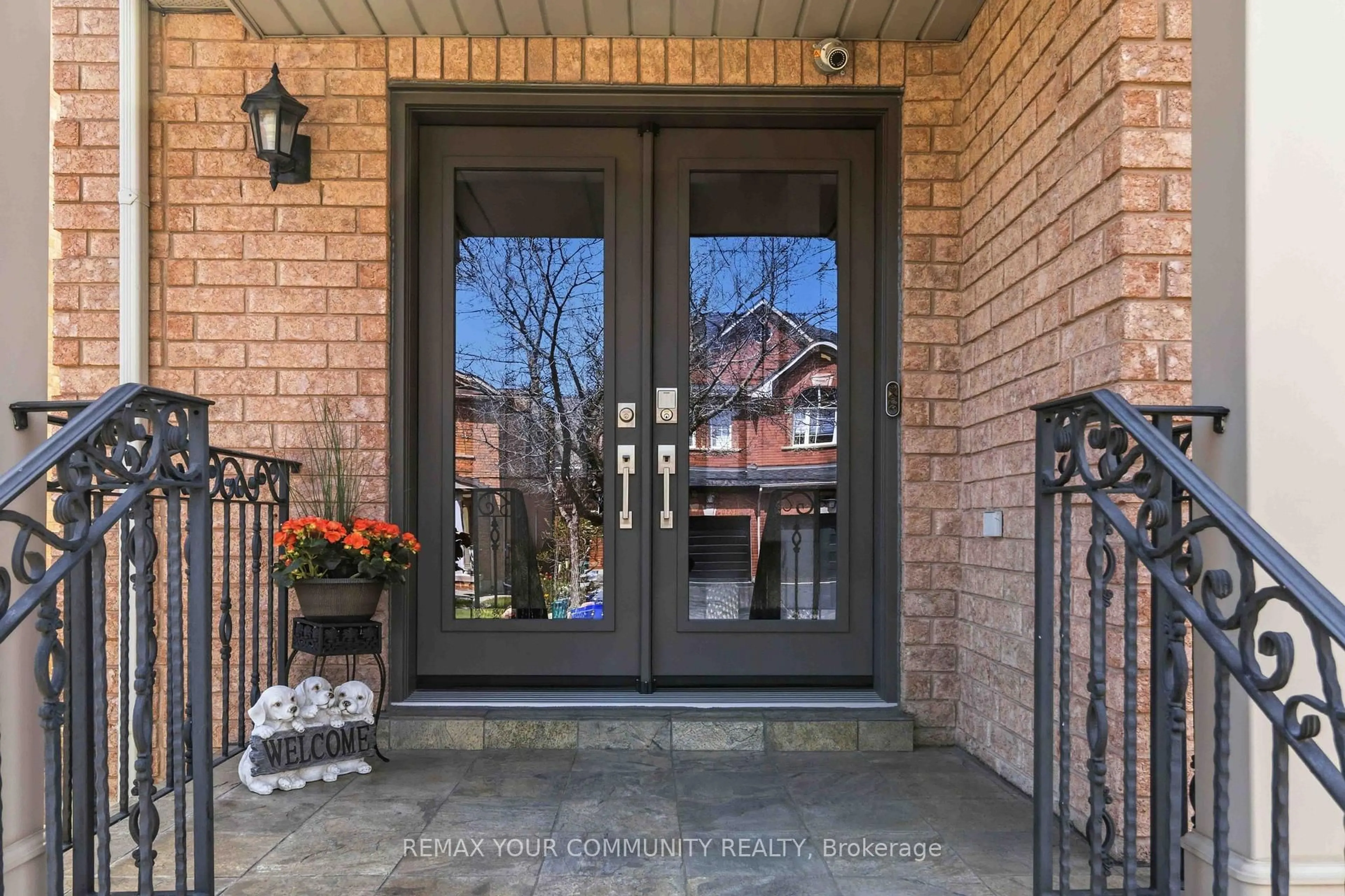 Indoor entryway for 100 Andes Cres, Vaughan Ontario L4H 3H3