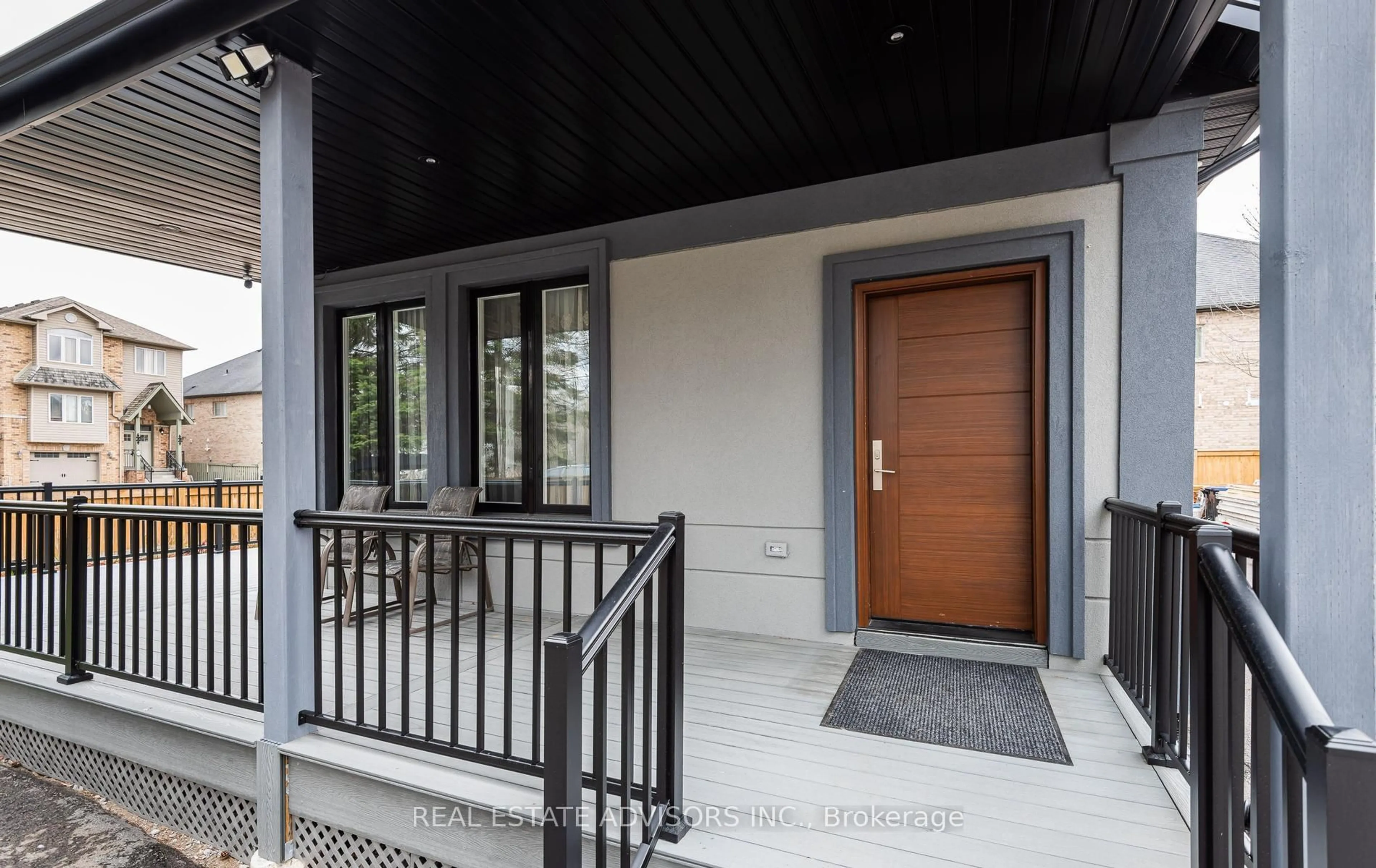 Indoor entryway for 679 Florence Rd, Innisfil Ontario L9S 2E3