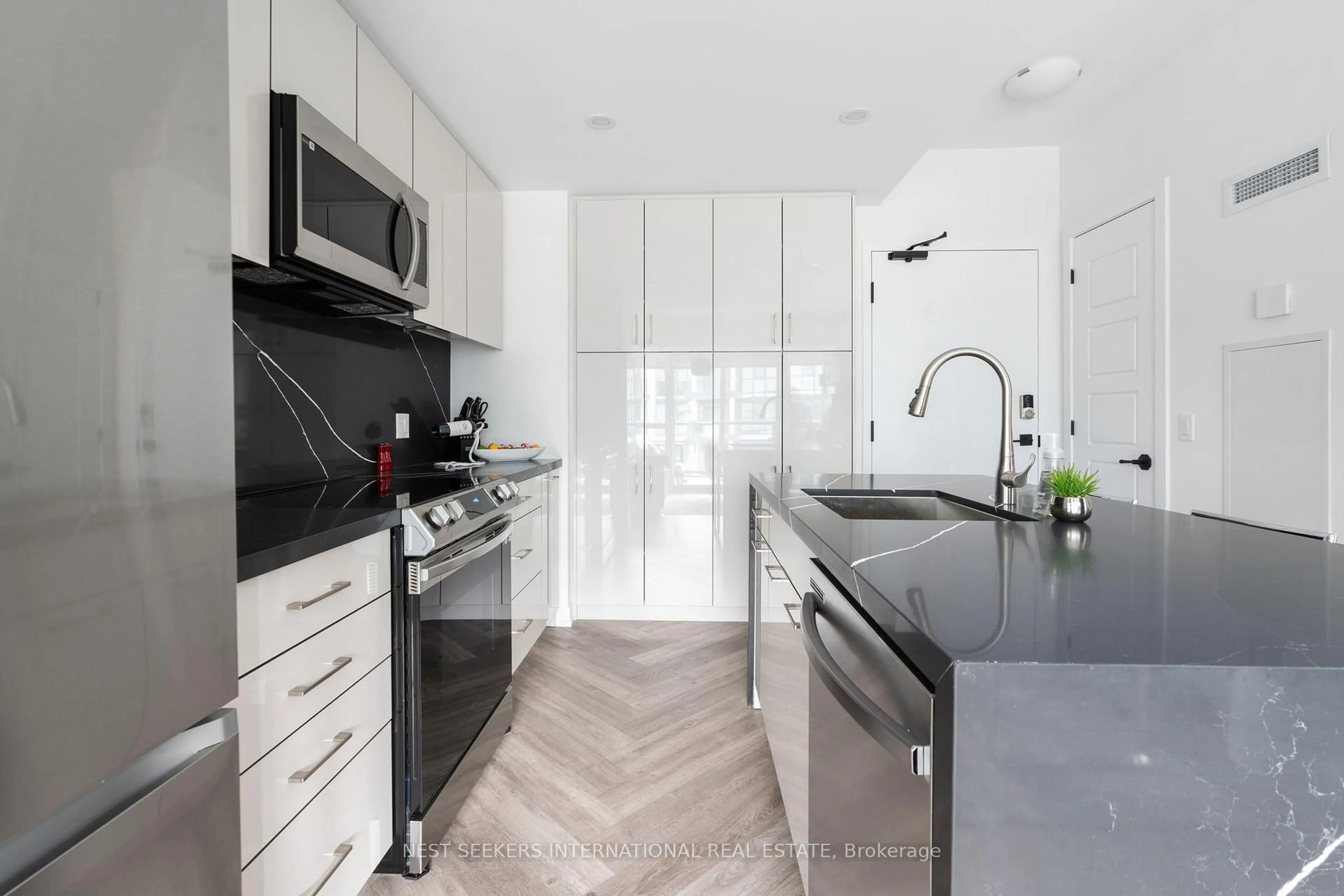 Contemporary kitchen, unknown for 415 Sea Ray Ave #219, Innisfil Ontario L9S 0R5