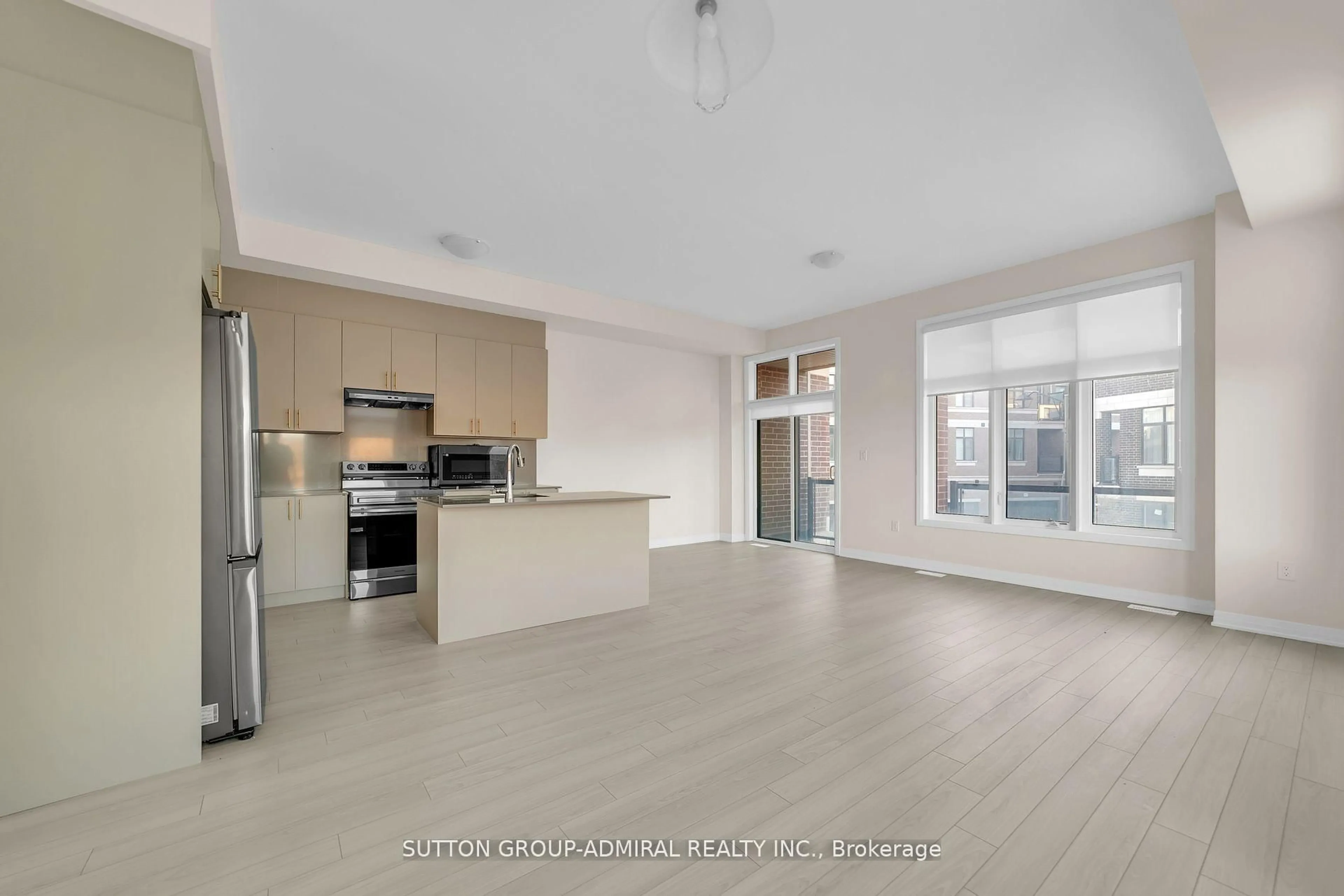 Open concept kitchen, unknown for 60 Lunay Dr, Richmond Hill Ontario L4S 0P2