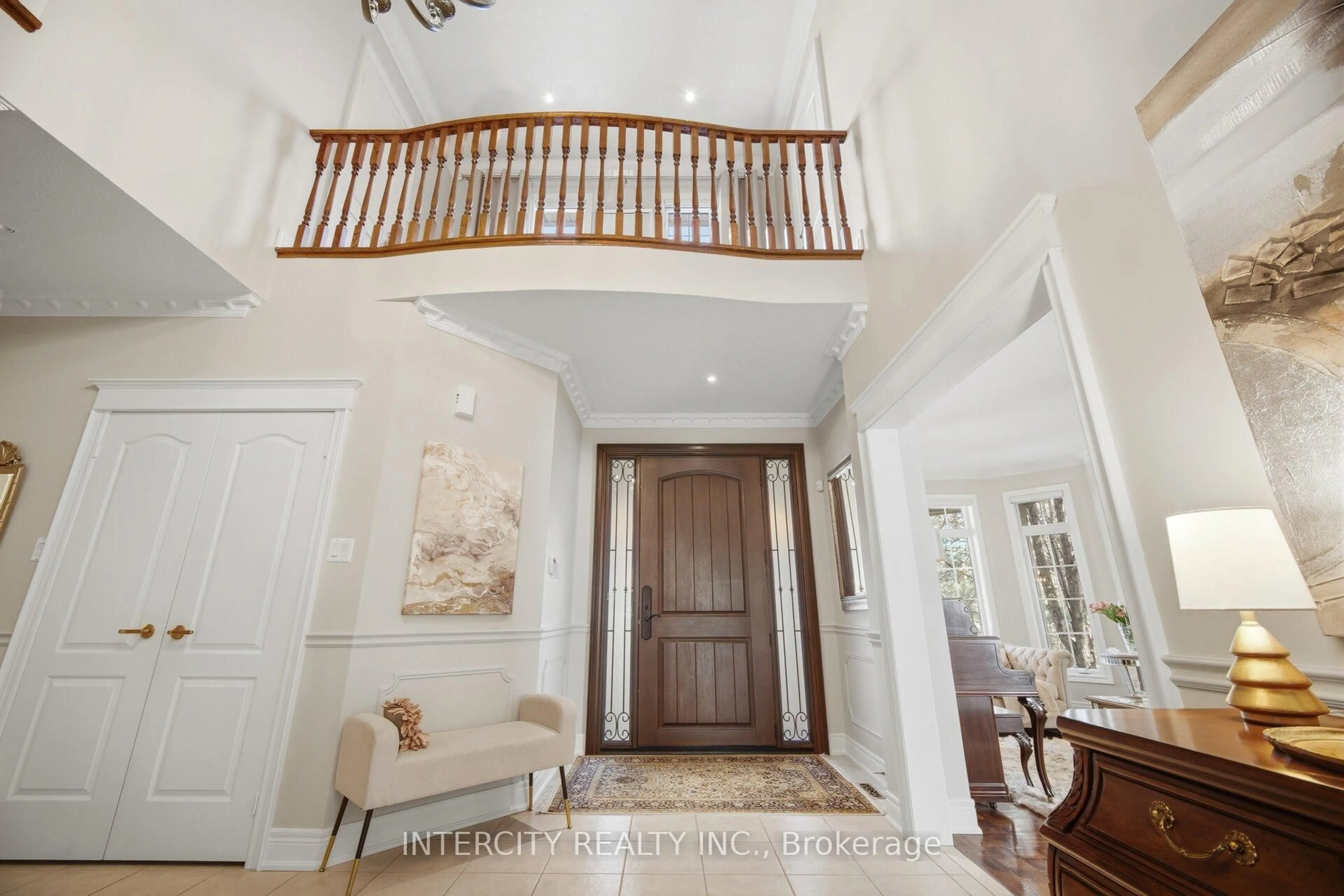 Indoor entryway for 21 Capner Crt, Vaughan Ontario L0J 1C0