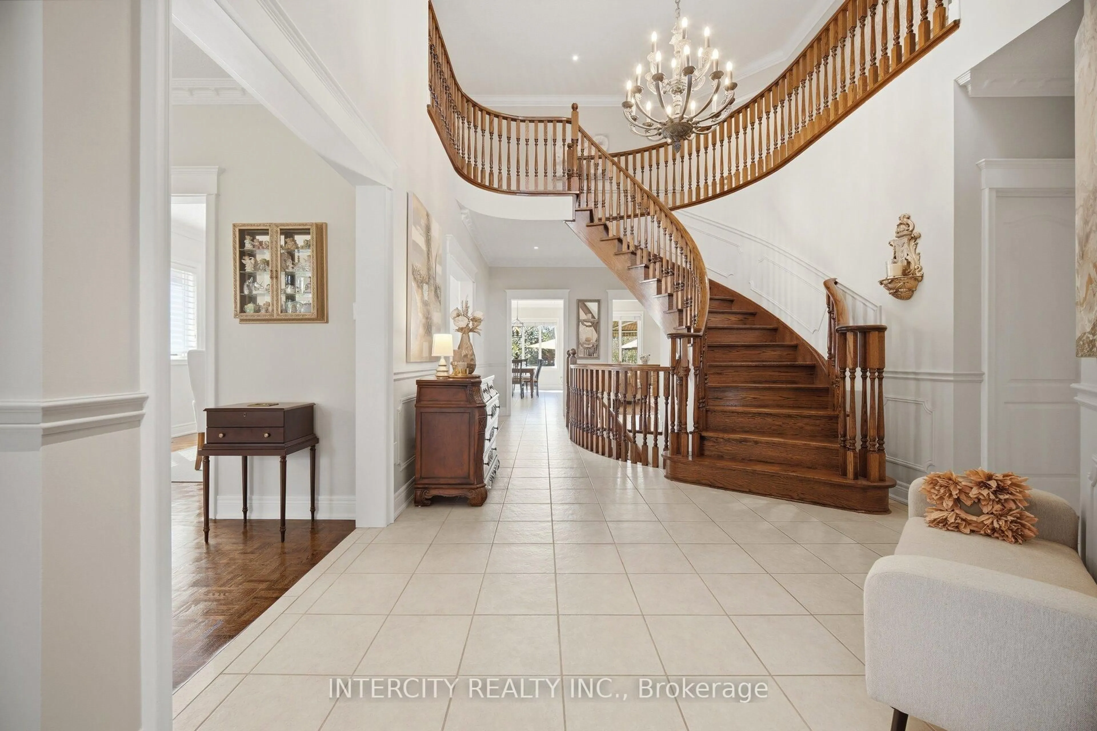 Indoor foyer for 21 Capner Crt, Vaughan Ontario L0J 1C0