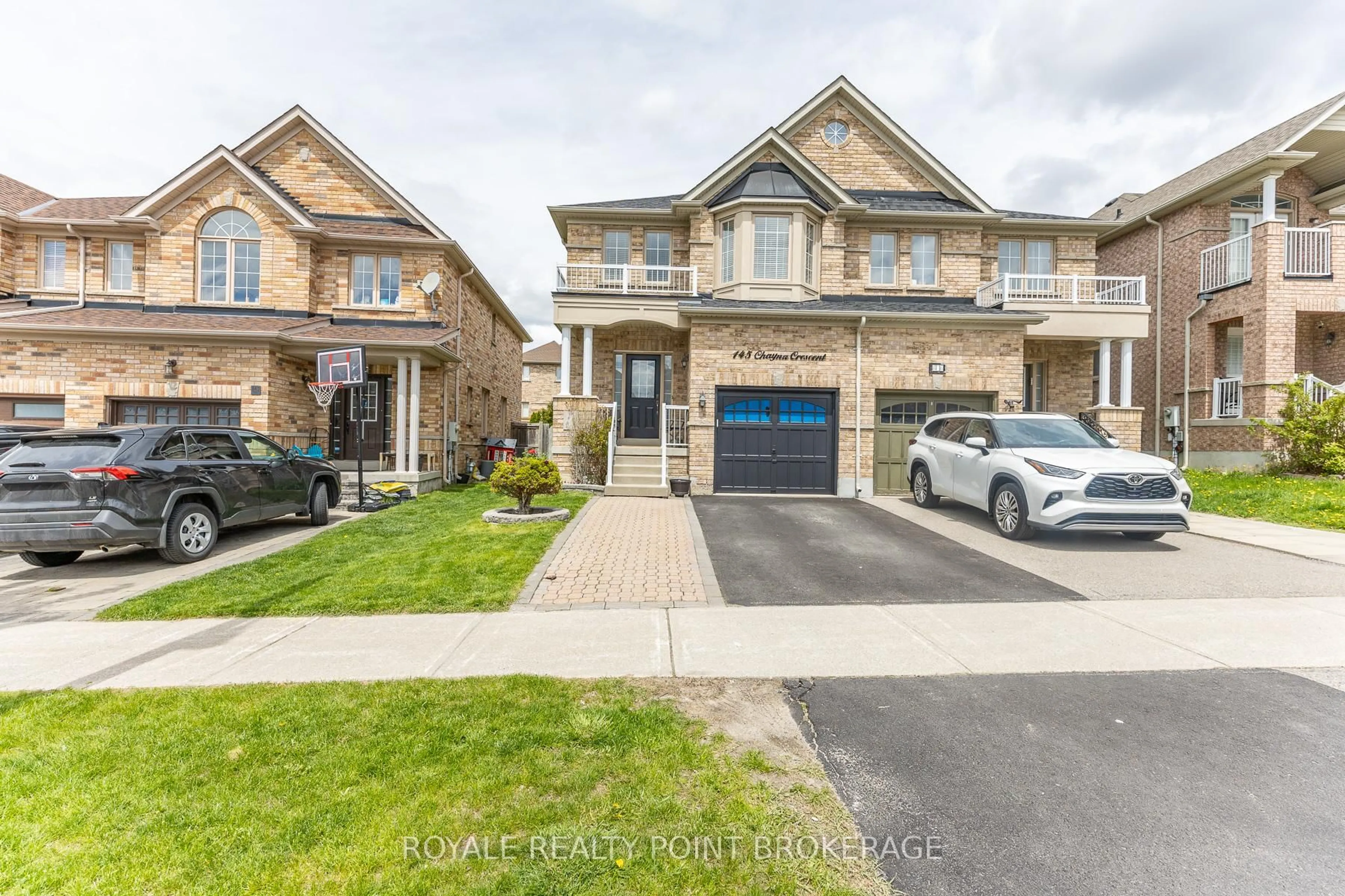 A pic from outside/outdoor area/front of a property/back of a property/a pic from drone, street for 145 Chayna Cres, Vaughan Ontario L6A 0L6