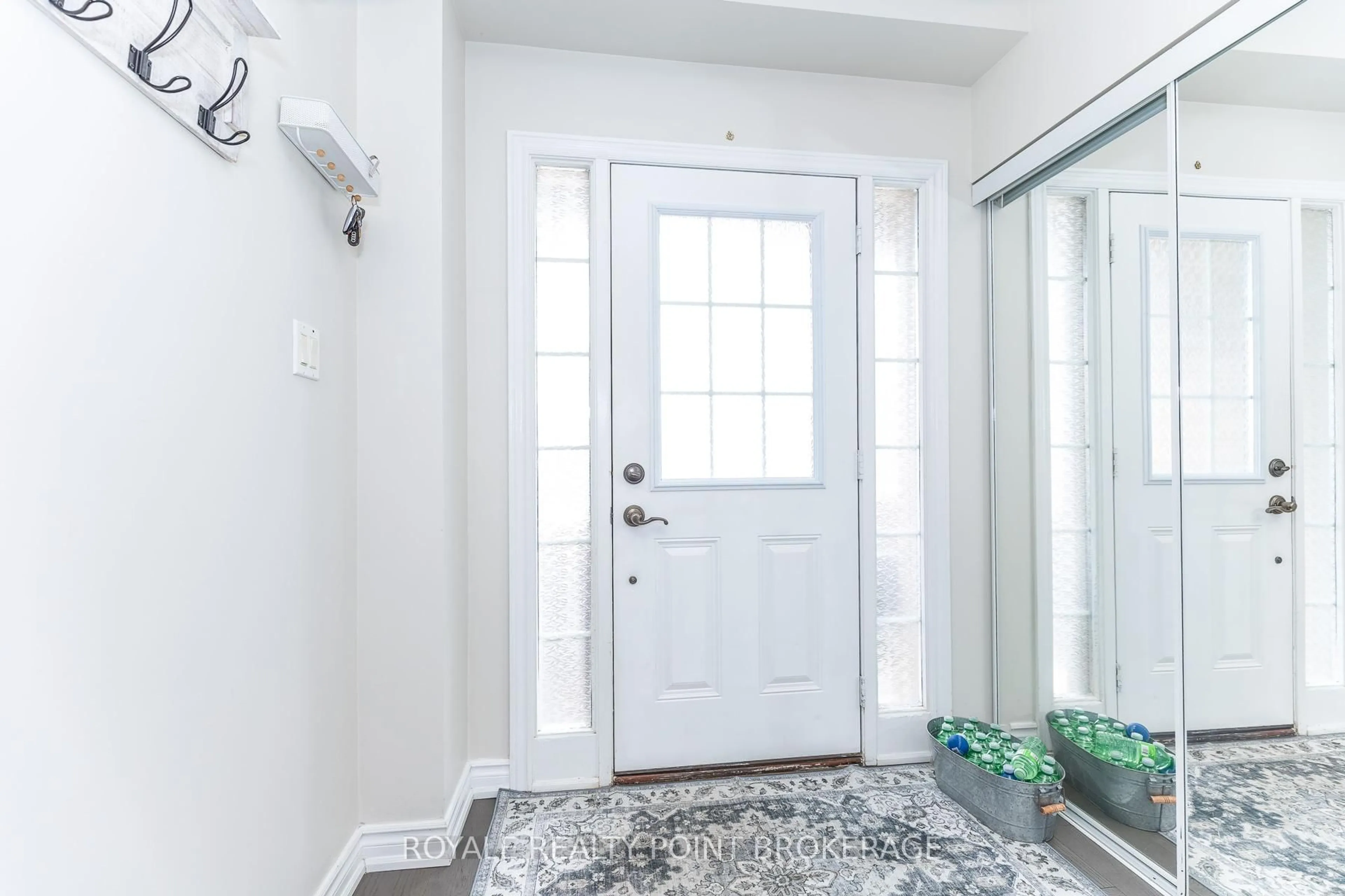 Indoor entryway for 145 Chayna Cres, Vaughan Ontario L6A 0L6
