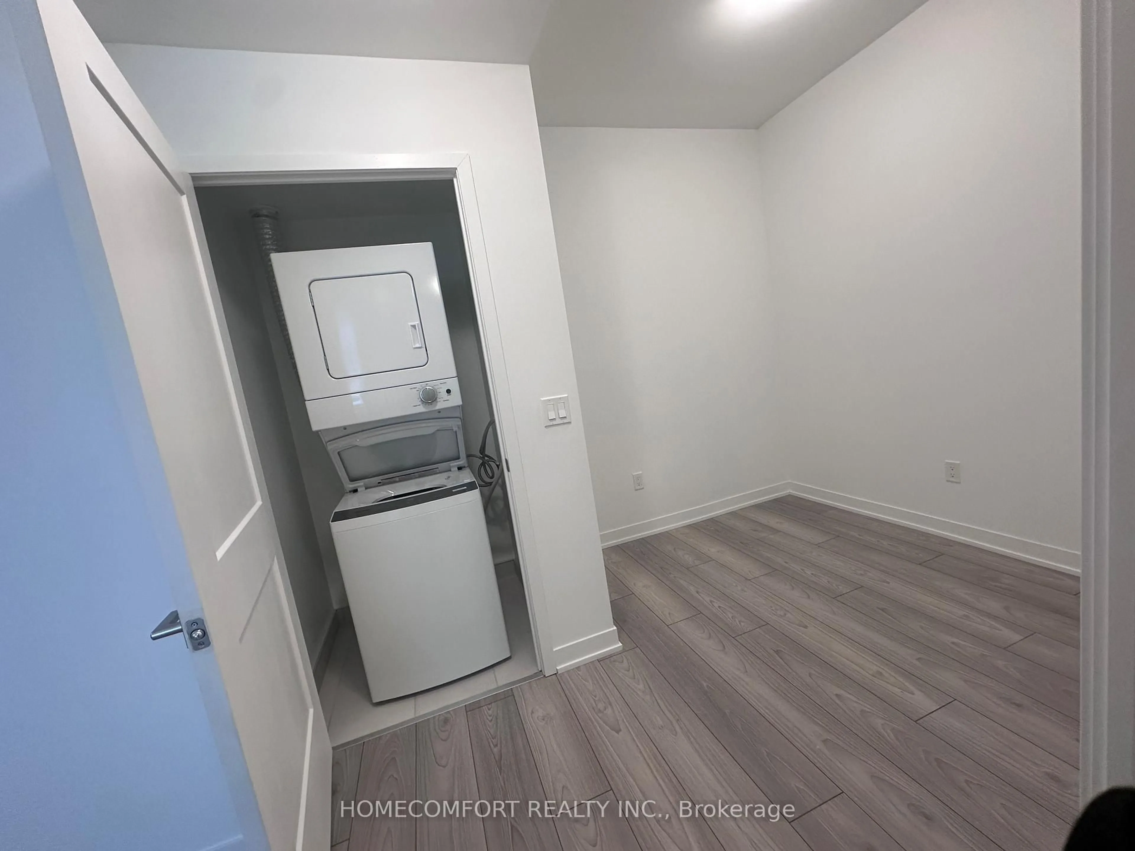 A pic of a room for 498 caldari Rd #1122, Vaughan Ontario L4K 0R6