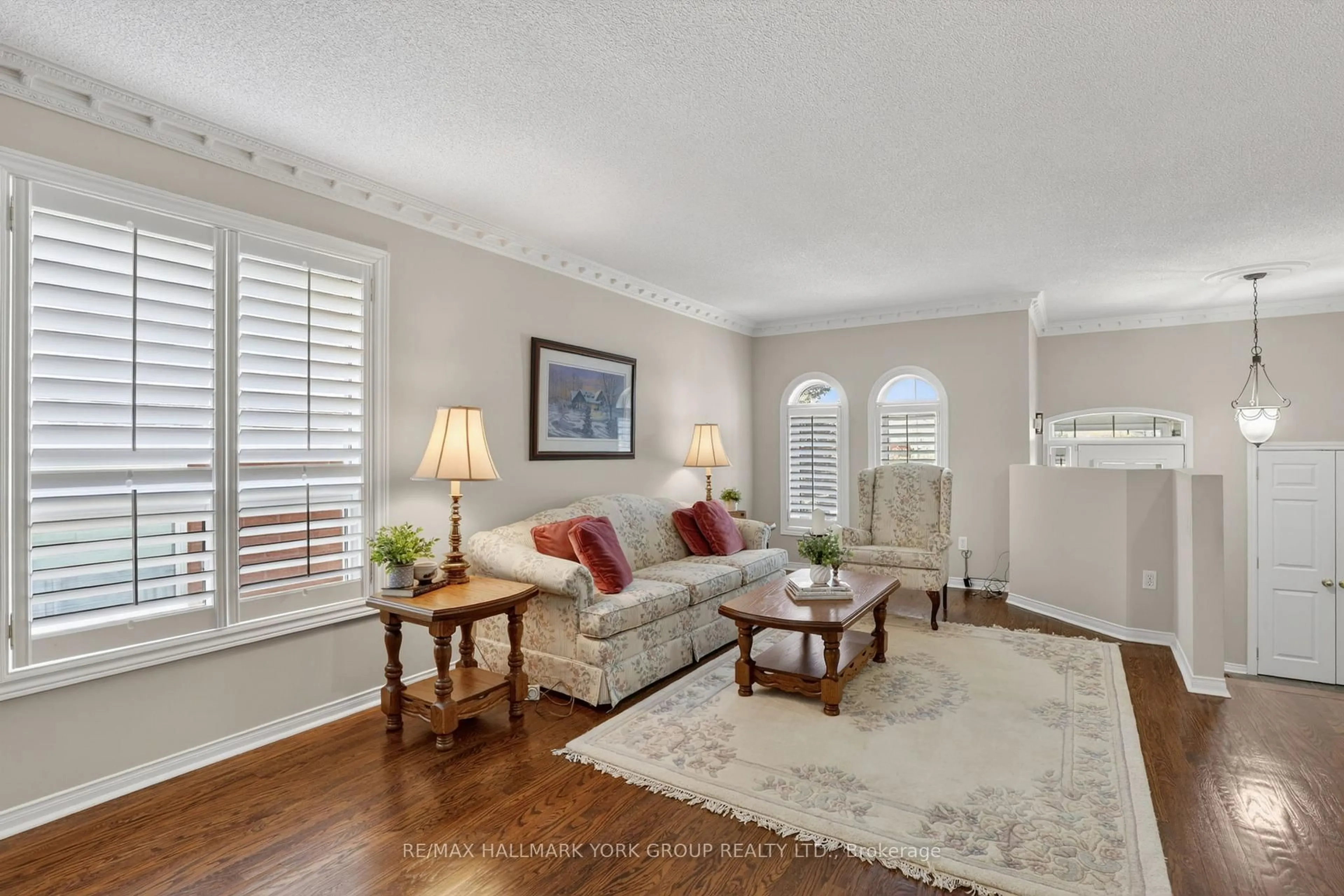 Living room with furniture, unknown for 1339 Forest St, Innisfil Ontario L9S 1Z7
