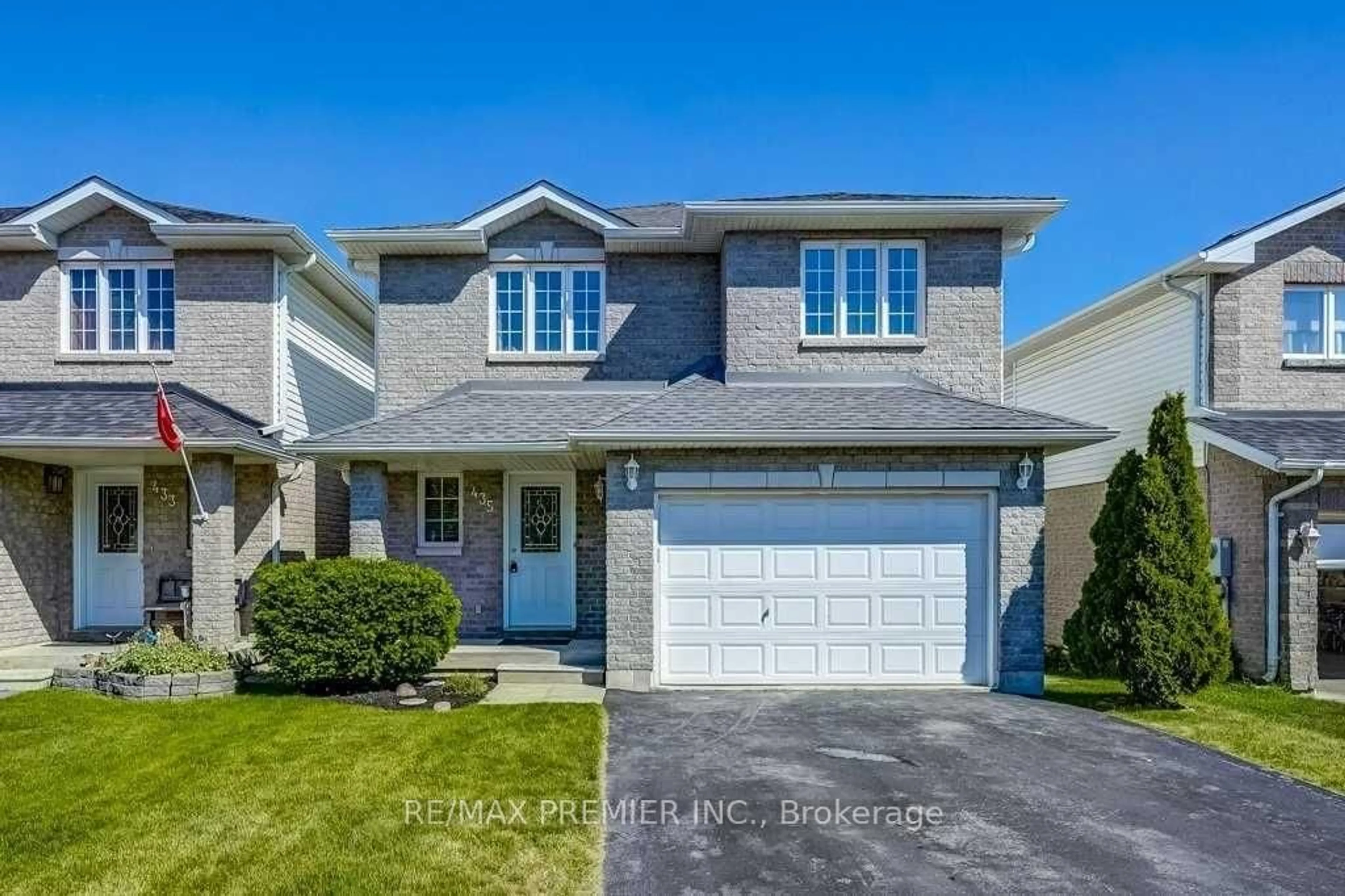 Home with vinyl exterior material, street for 435 Simcoe St, Bradford West Gwillimbury Ontario L3Z 3C4