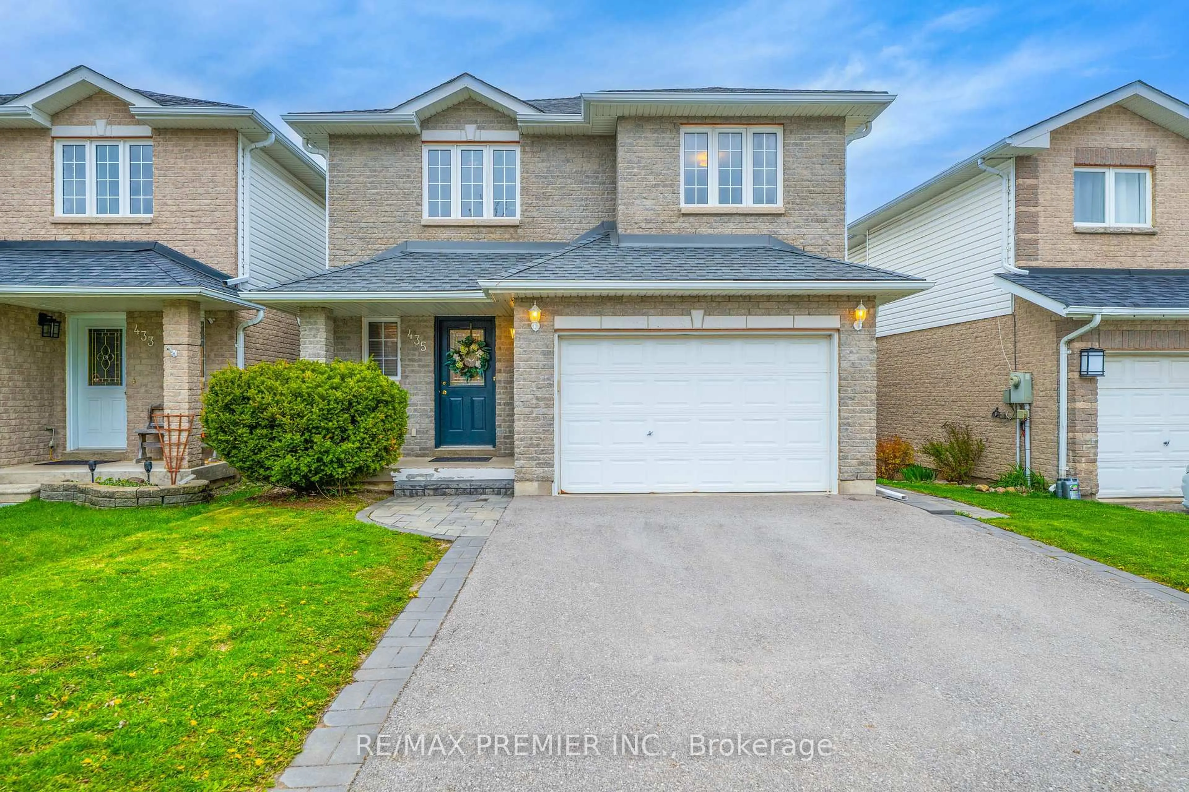 Home with vinyl exterior material, street for 435 Simcoe St, Bradford West Gwillimbury Ontario L3Z 3C4