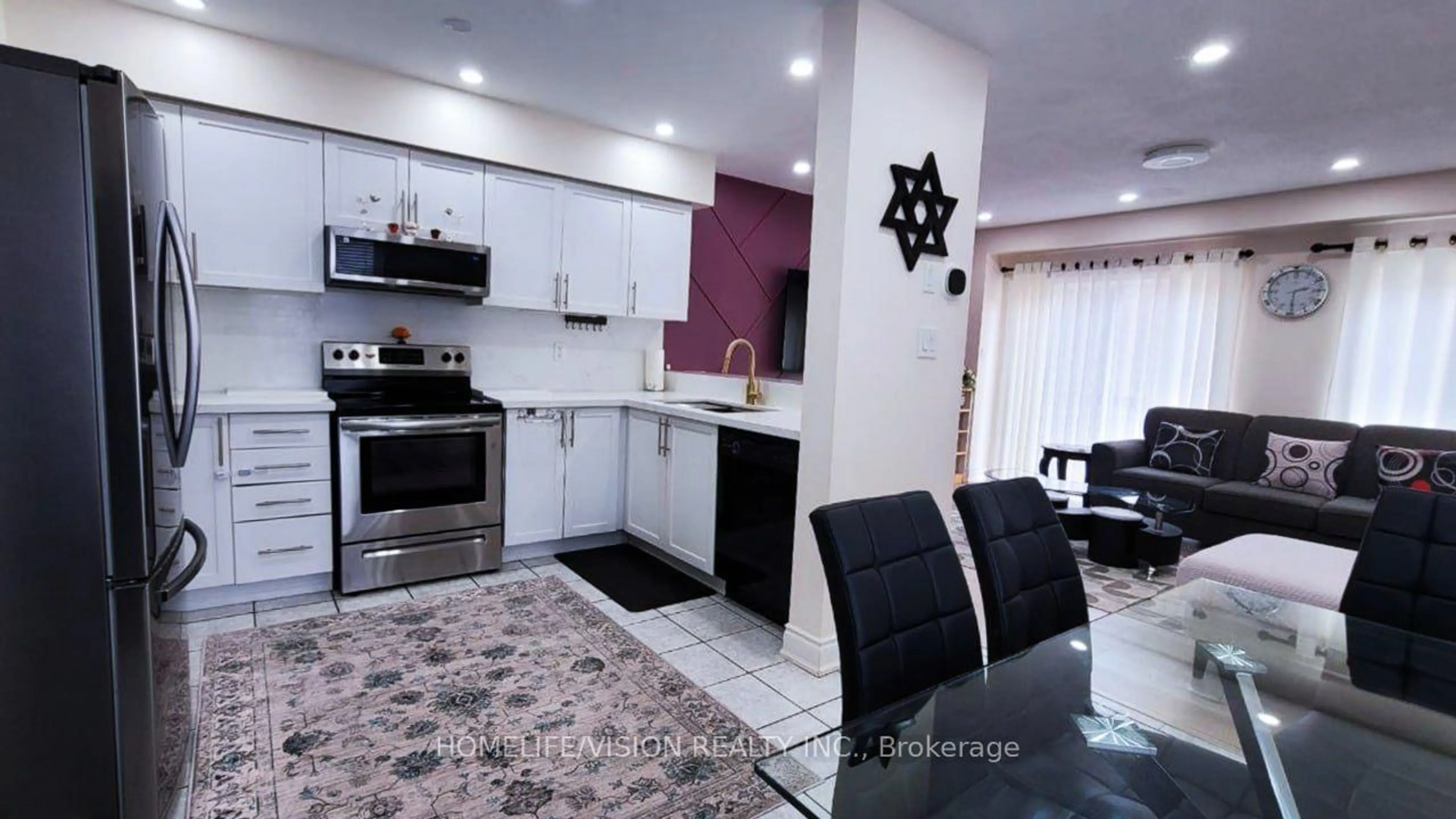 Open concept kitchen, ceramic/tile floor for 11 Christephen Cres, Richmond Hill Ontario L4S 2S6
