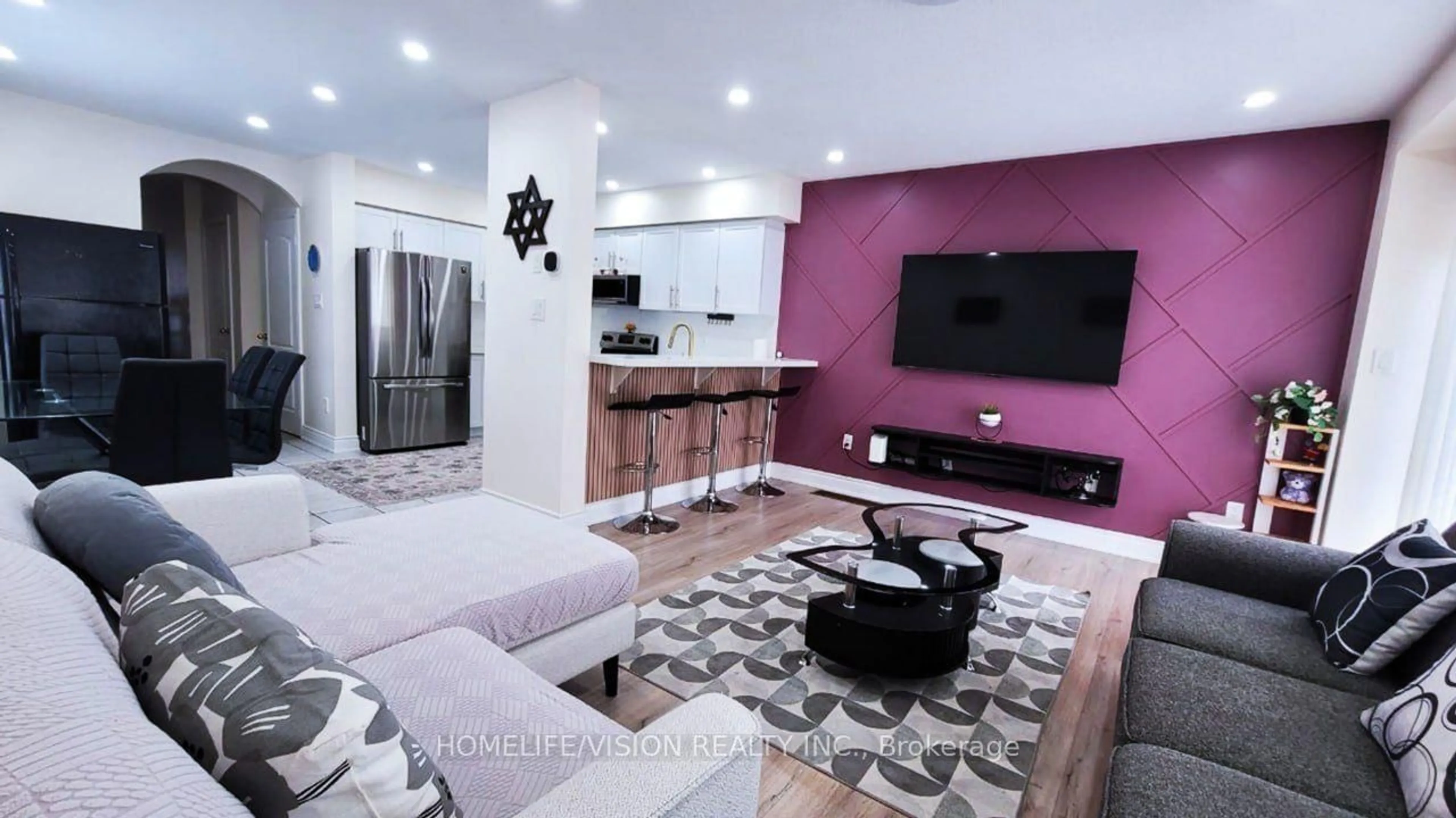 Living room with furniture, unknown for 11 Christephen Cres, Richmond Hill Ontario L4S 2S6