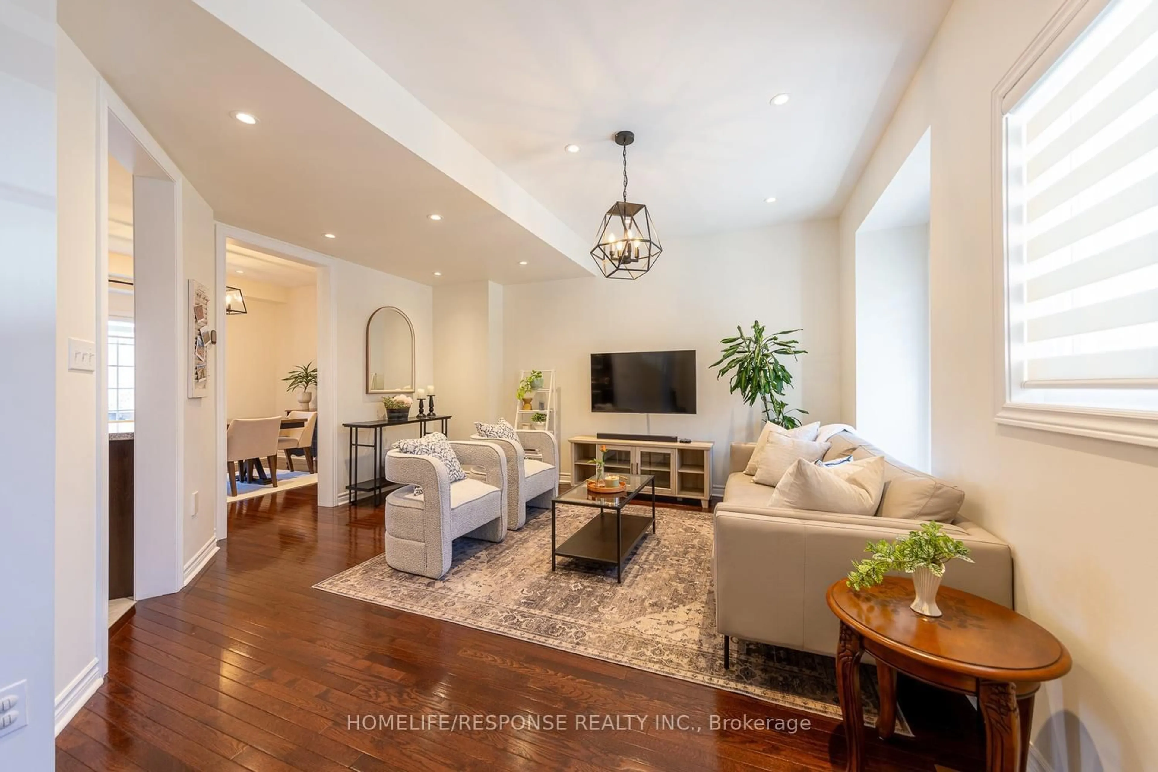 Living room with furniture, unknown for 15 Old Colony Rd #Unit 8, Richmond Hill Ontario L4E 4L5